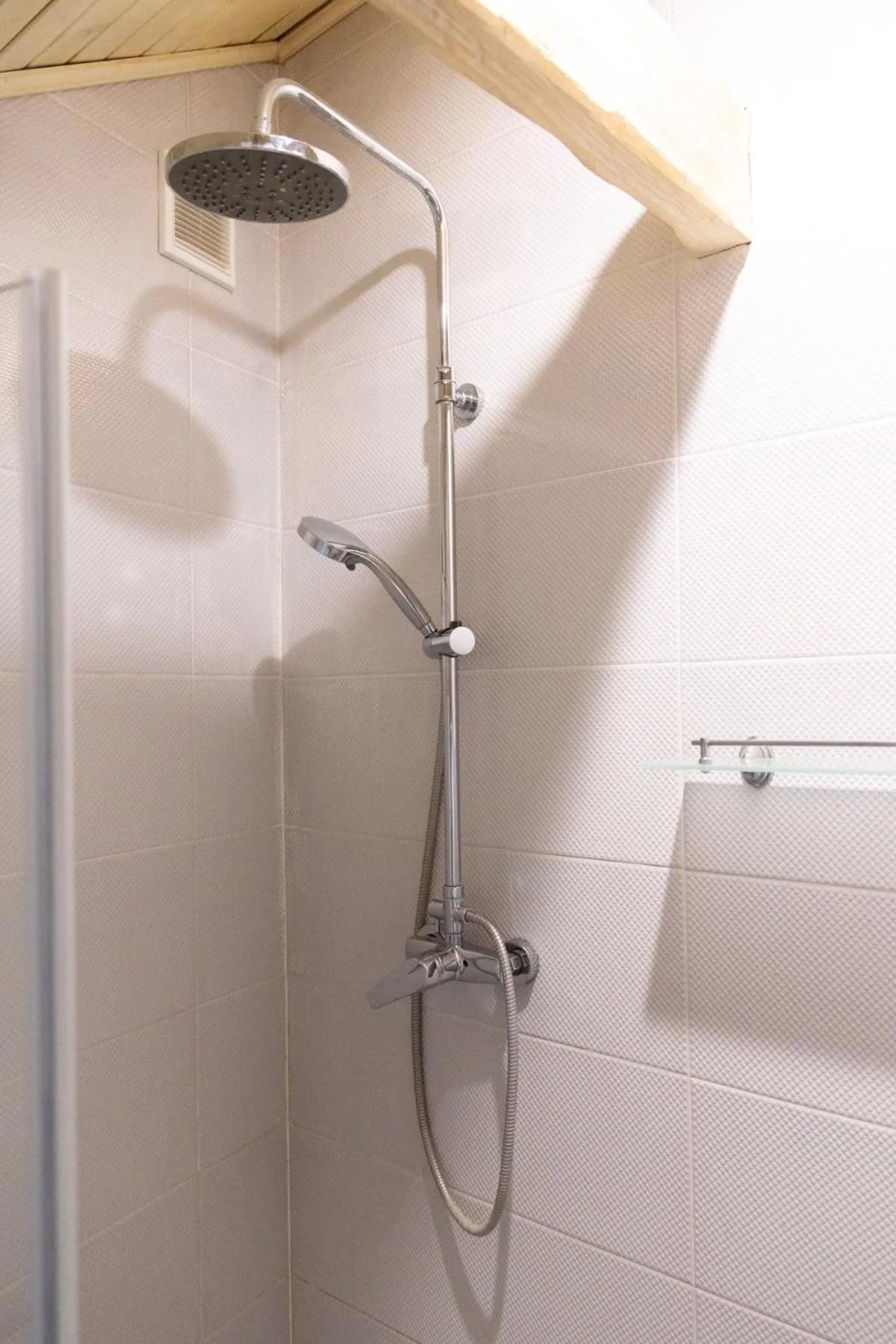 Shower in Knyazhyi Dvir