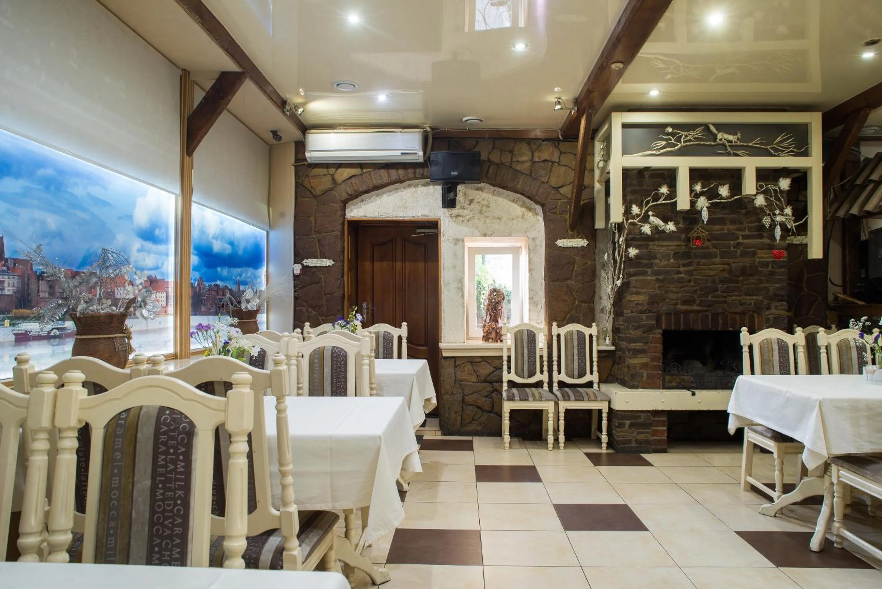 Restaurant/places to eat in Knyazhyi Dvir