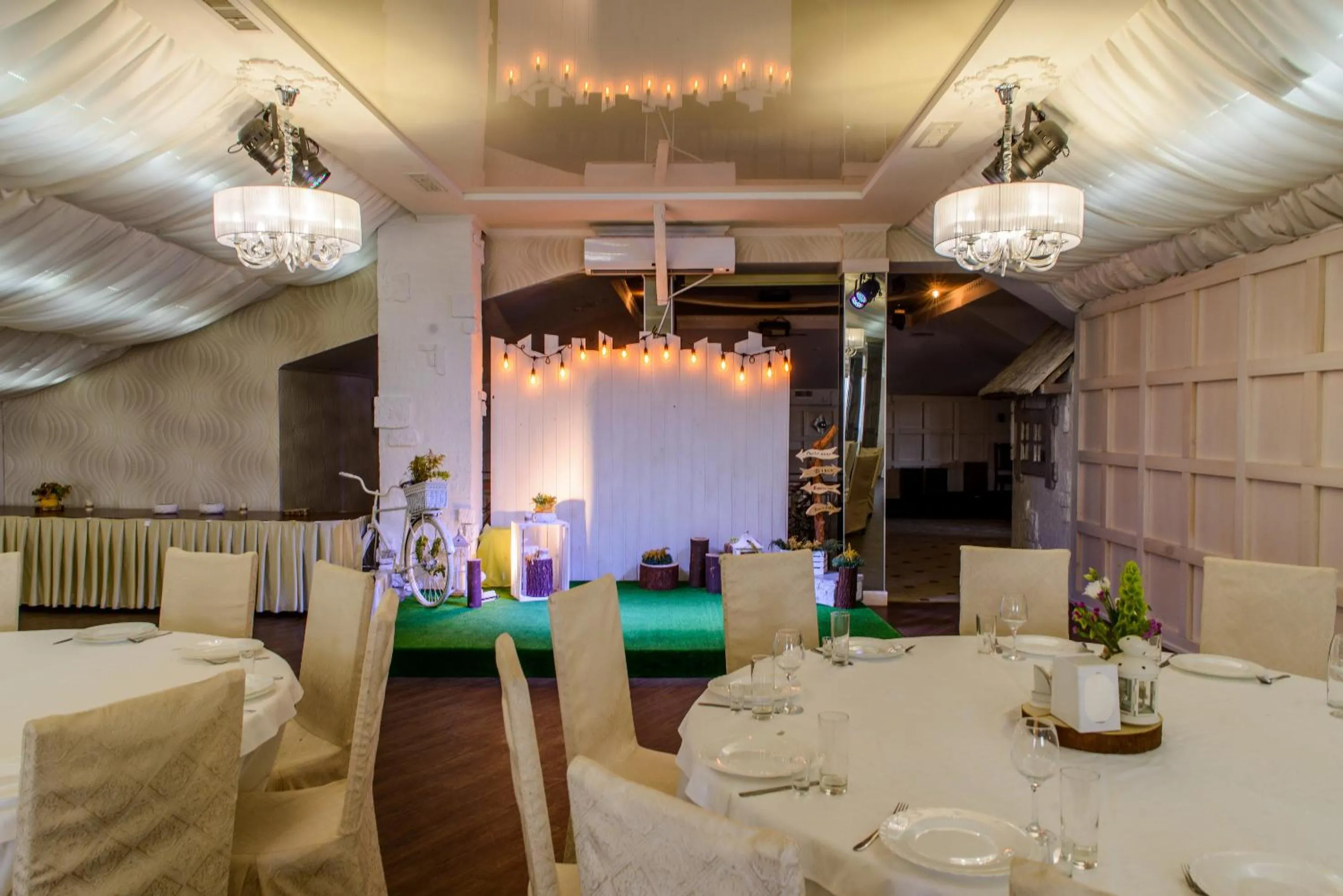 Restaurant/places to eat in Knyazhyi Dvir