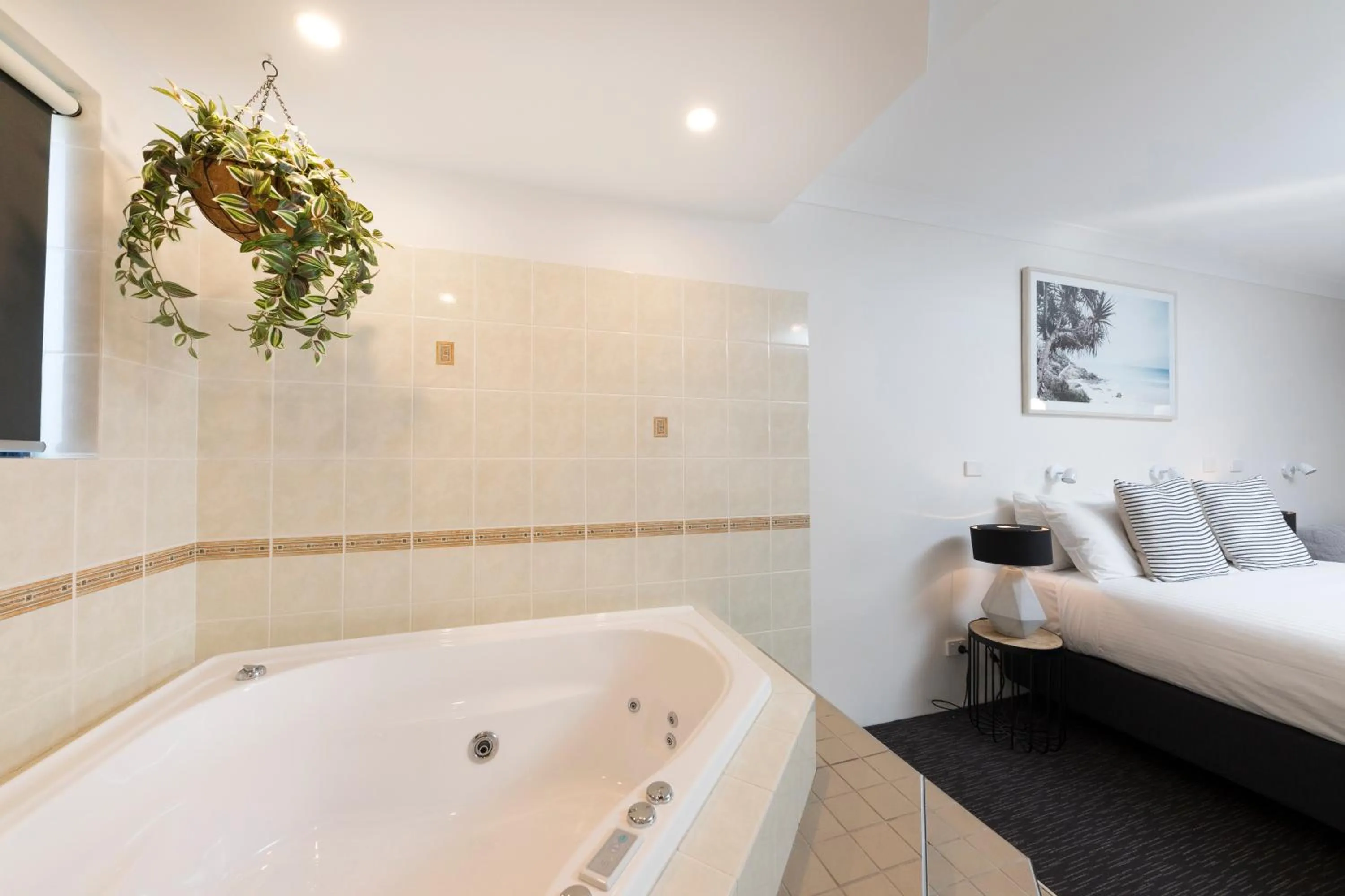 Shower, Bed in Hotel Forster