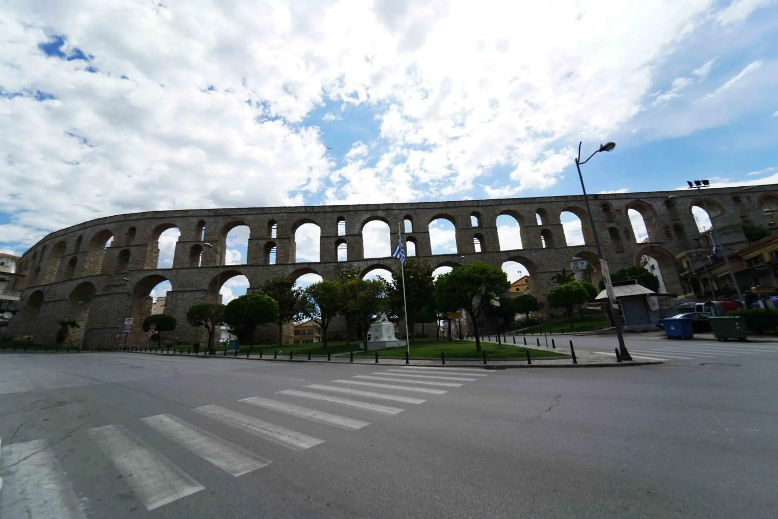 Property building in Apartment with Balcony and Parking Property building in Apartment with Balcony and Parking