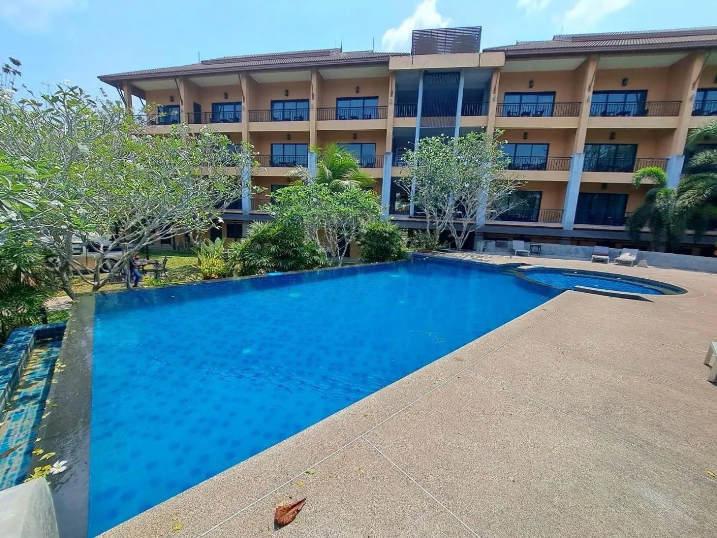 Swimming pool in Chalicha Resort