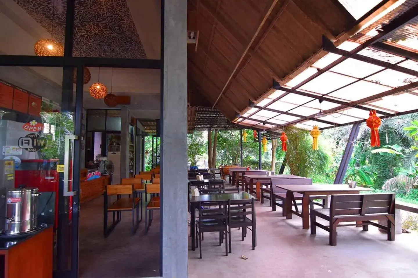 Restaurant/places to eat in Chalicha Resort Restaurant/places to eat in Chalicha Resort