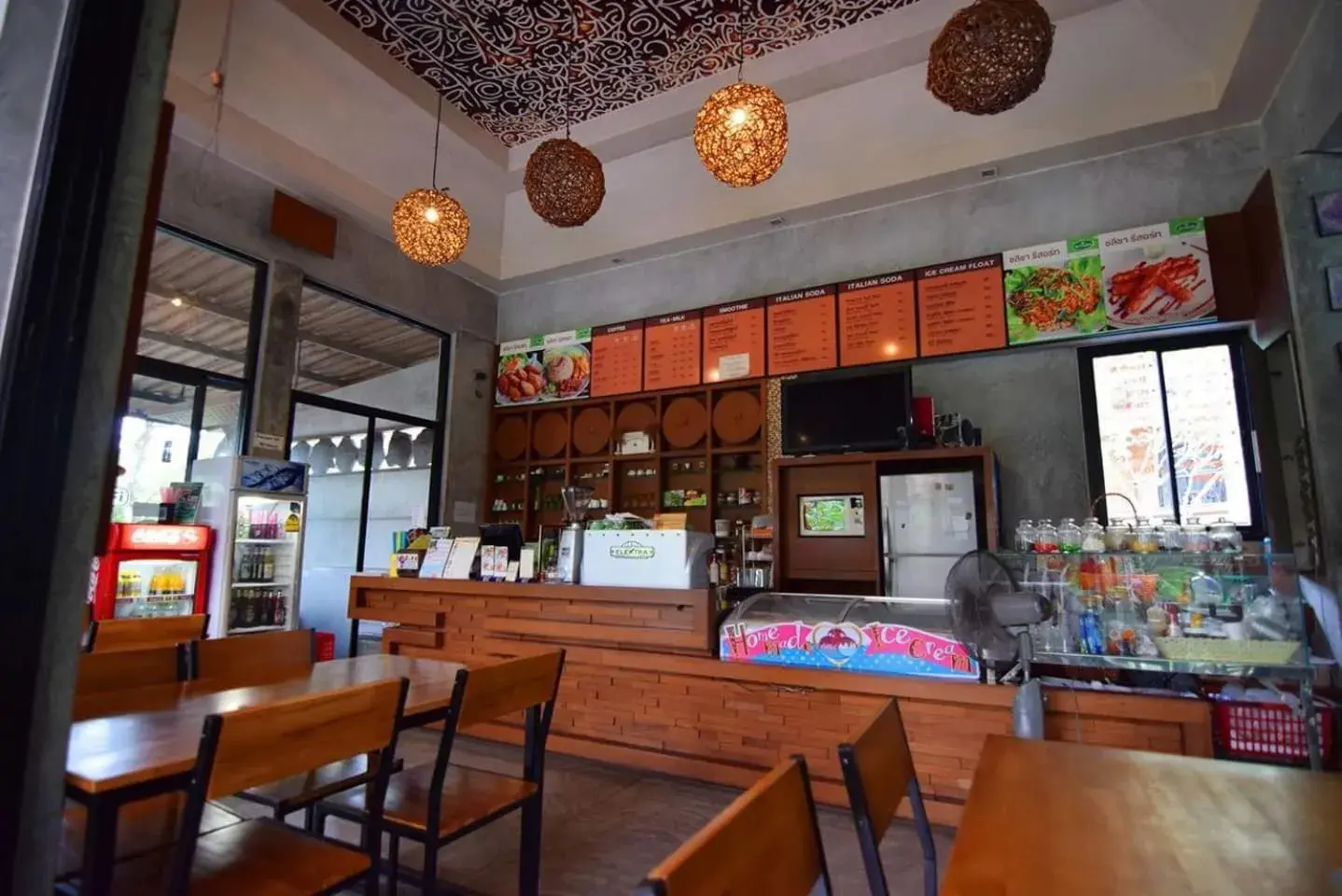 Restaurant/places to eat in Chalicha Resort Restaurant/places to eat in Chalicha Resort