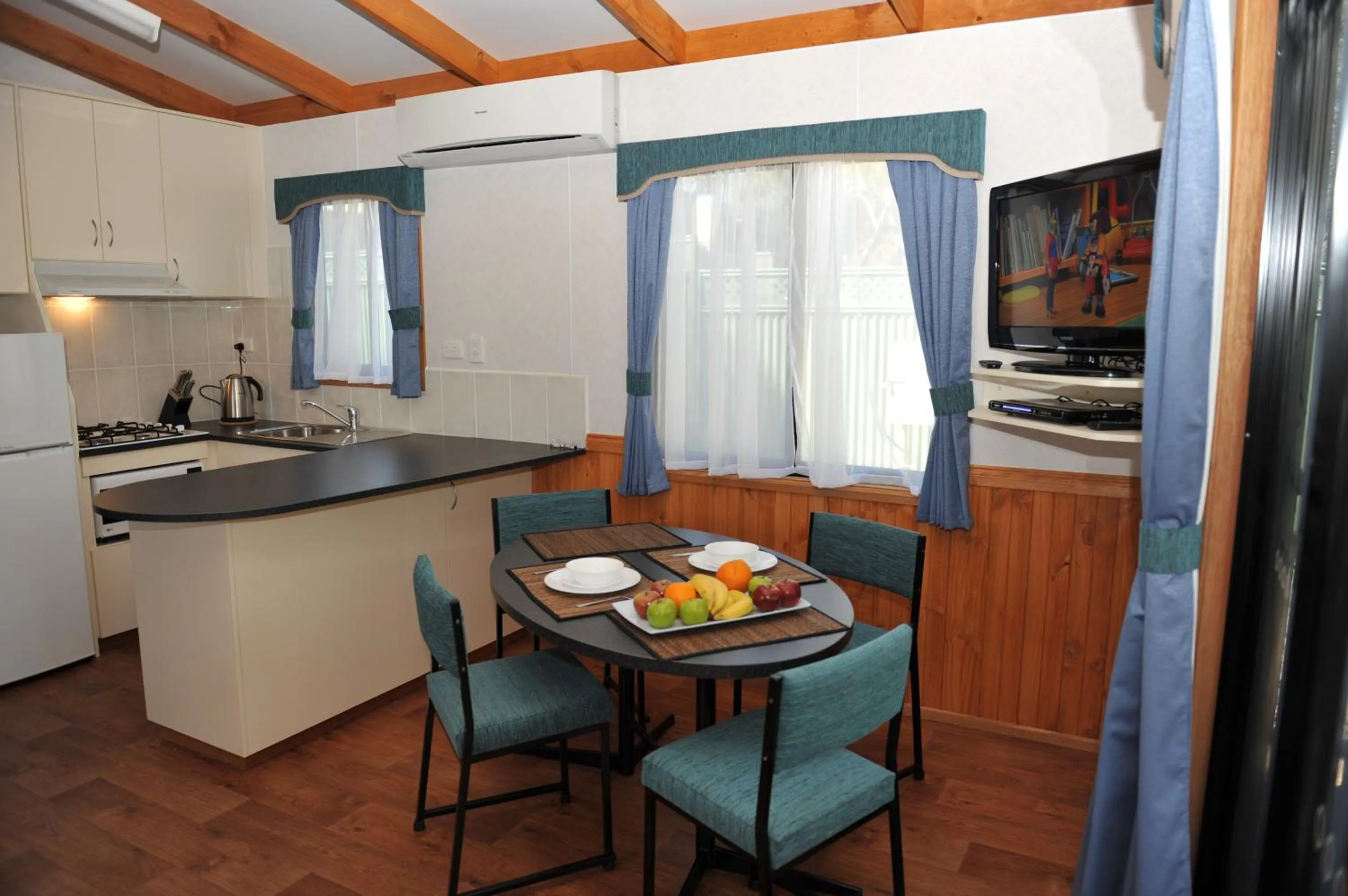 Dining area in Levi Adelaide Holiday Park