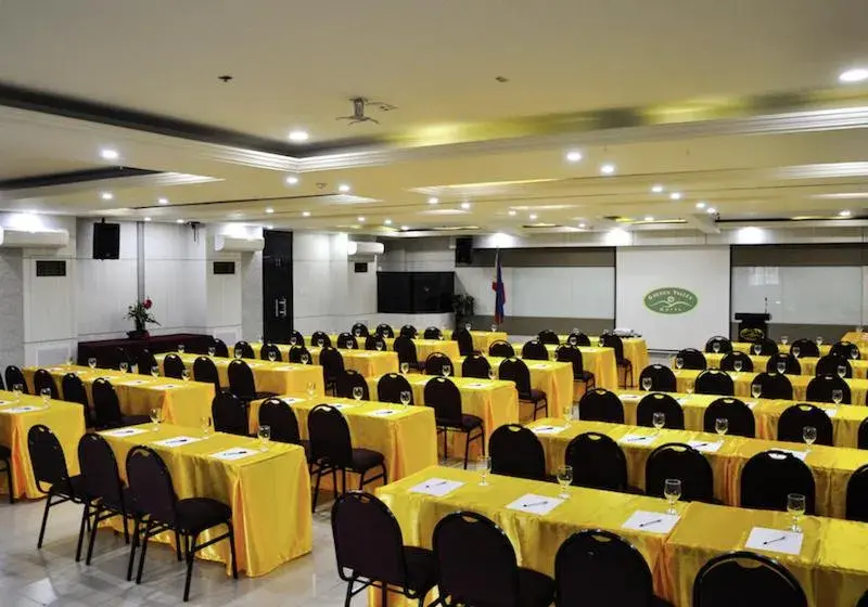 Property building in Golden Valley Hotel Property building in Golden Valley Hotel