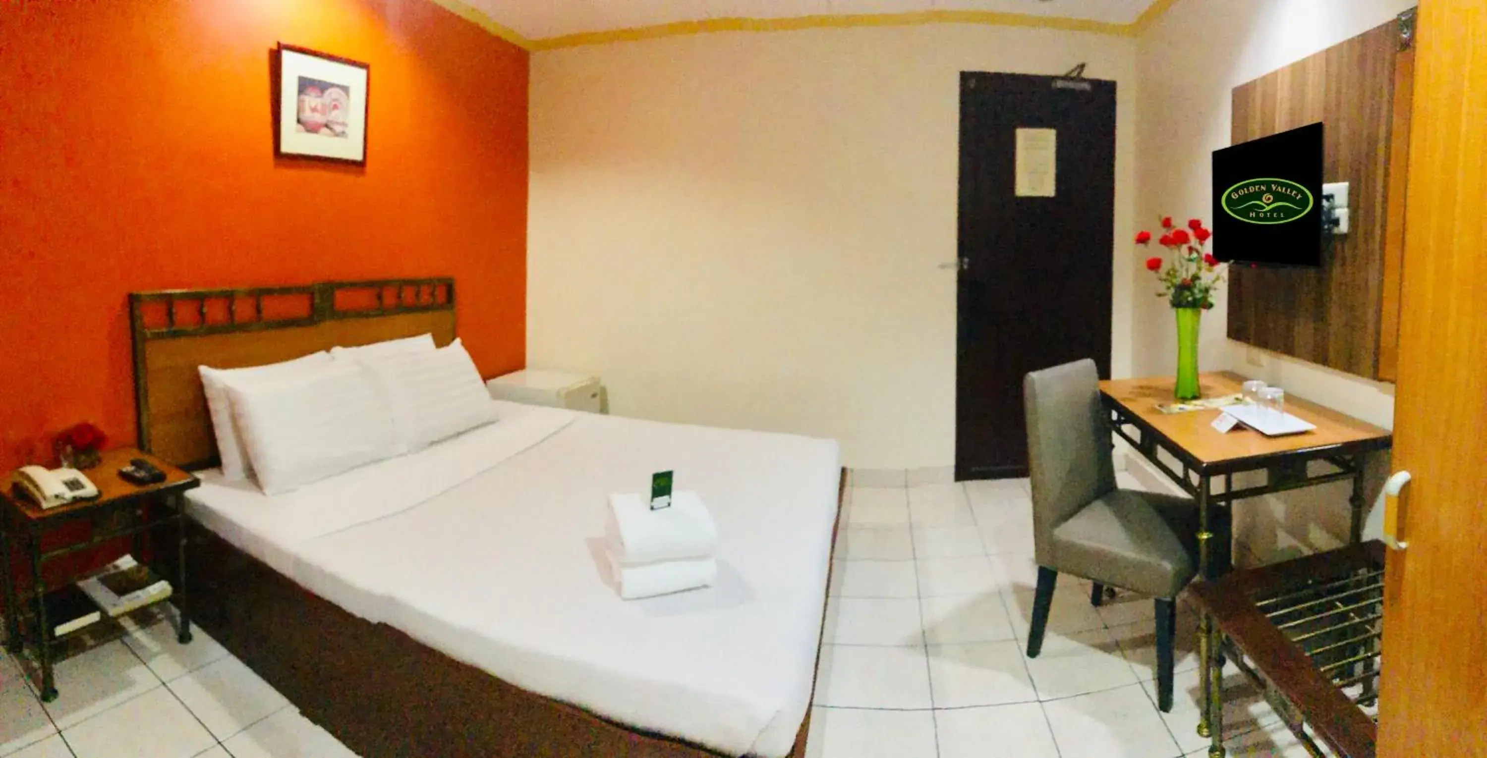 Bedroom, Bed in Golden Valley Hotel Bedroom, Bed in Golden Valley Hotel