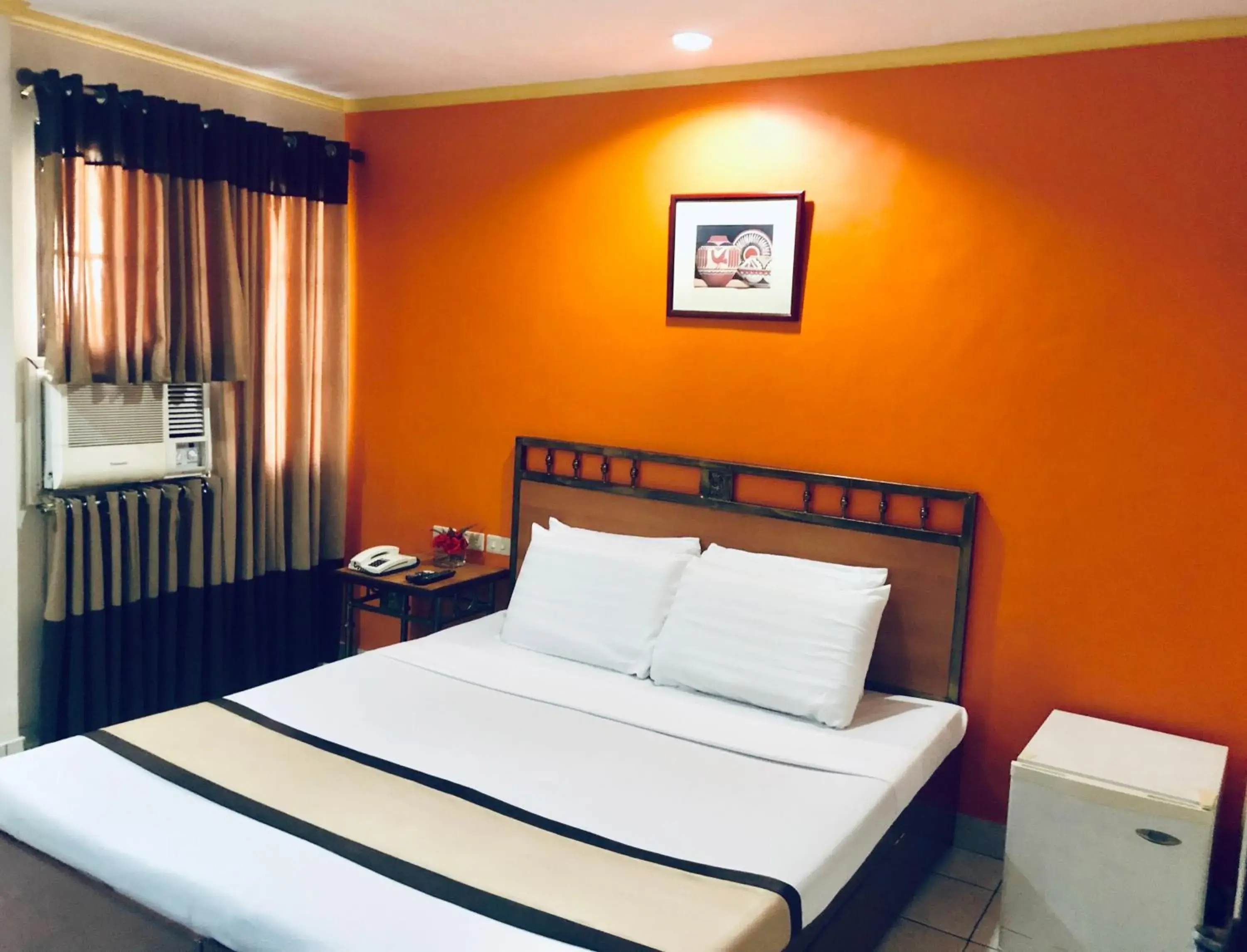 Bedroom, Bed in Golden Valley Hotel Bedroom, Bed in Golden Valley Hotel