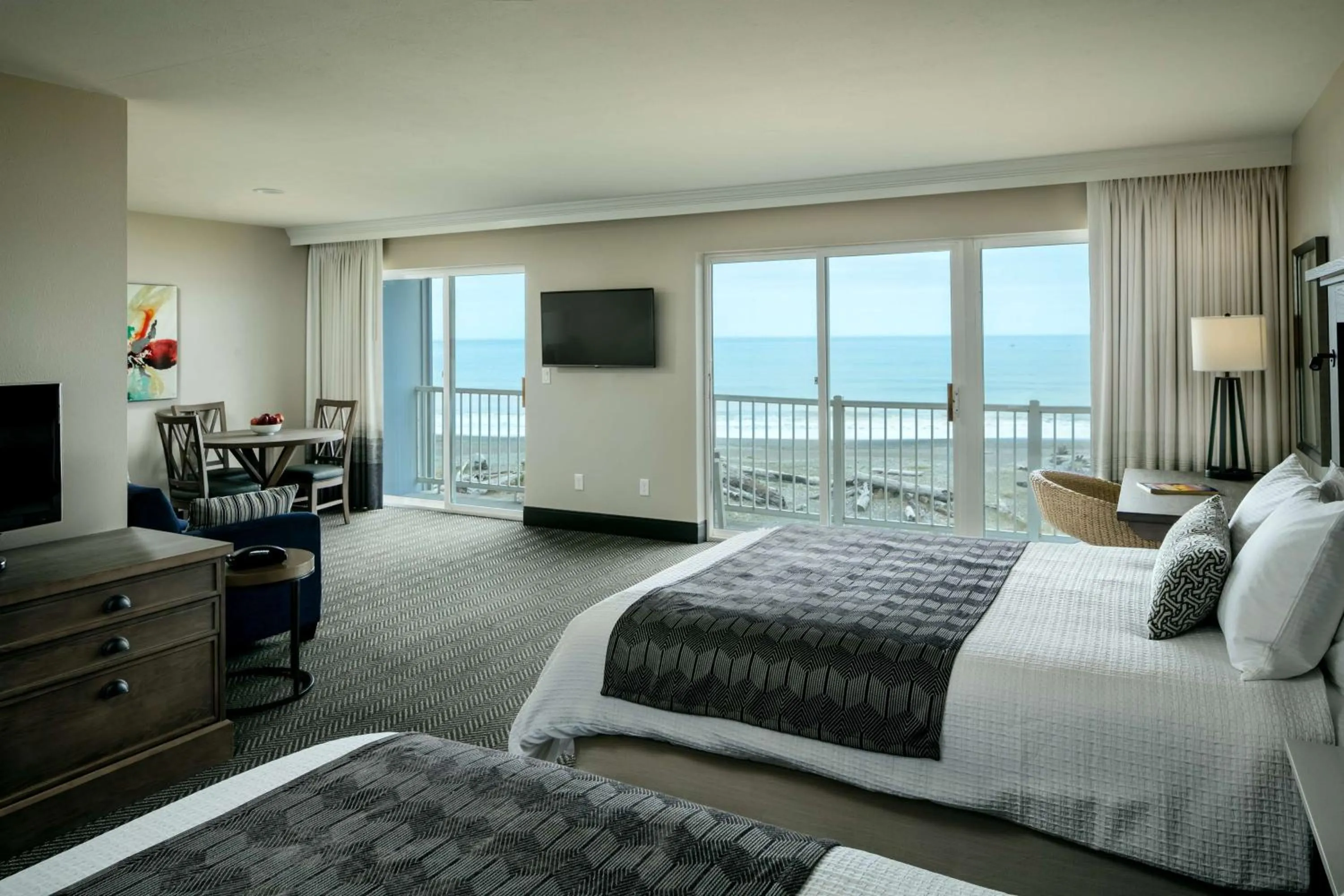 Photo of the whole room, Bed in Beachfront Inn