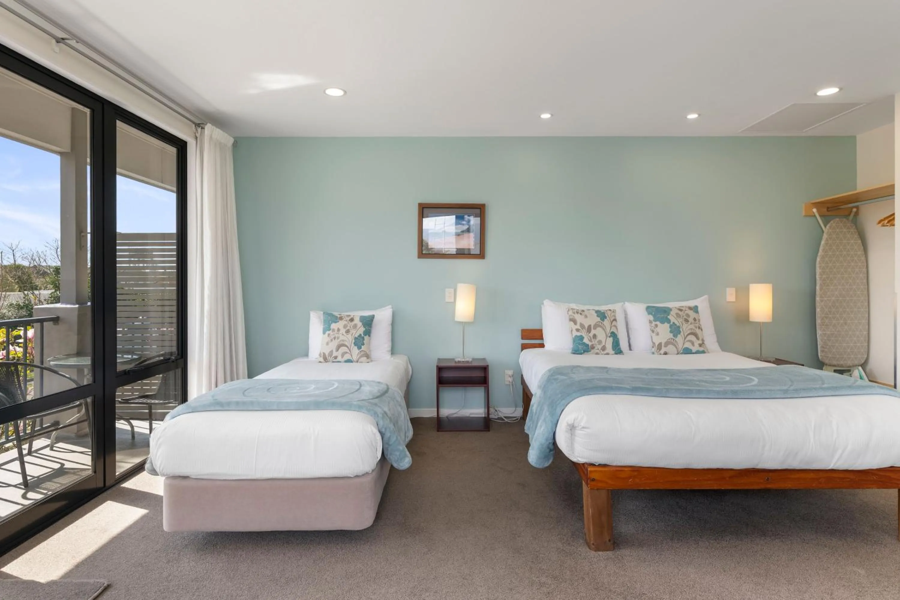 Bed in Nautilus Lodge Motel