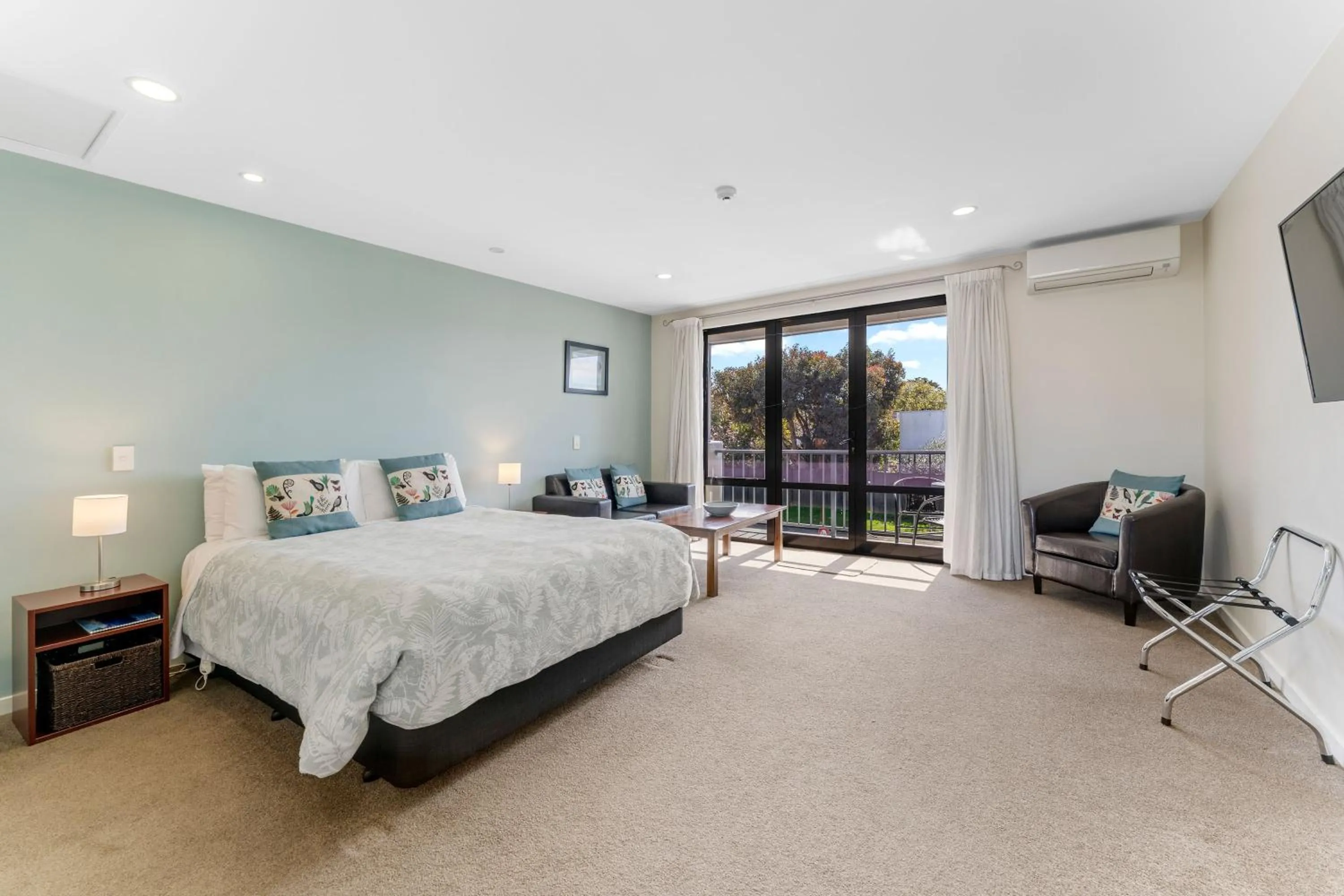 Bed in Nautilus Lodge Motel