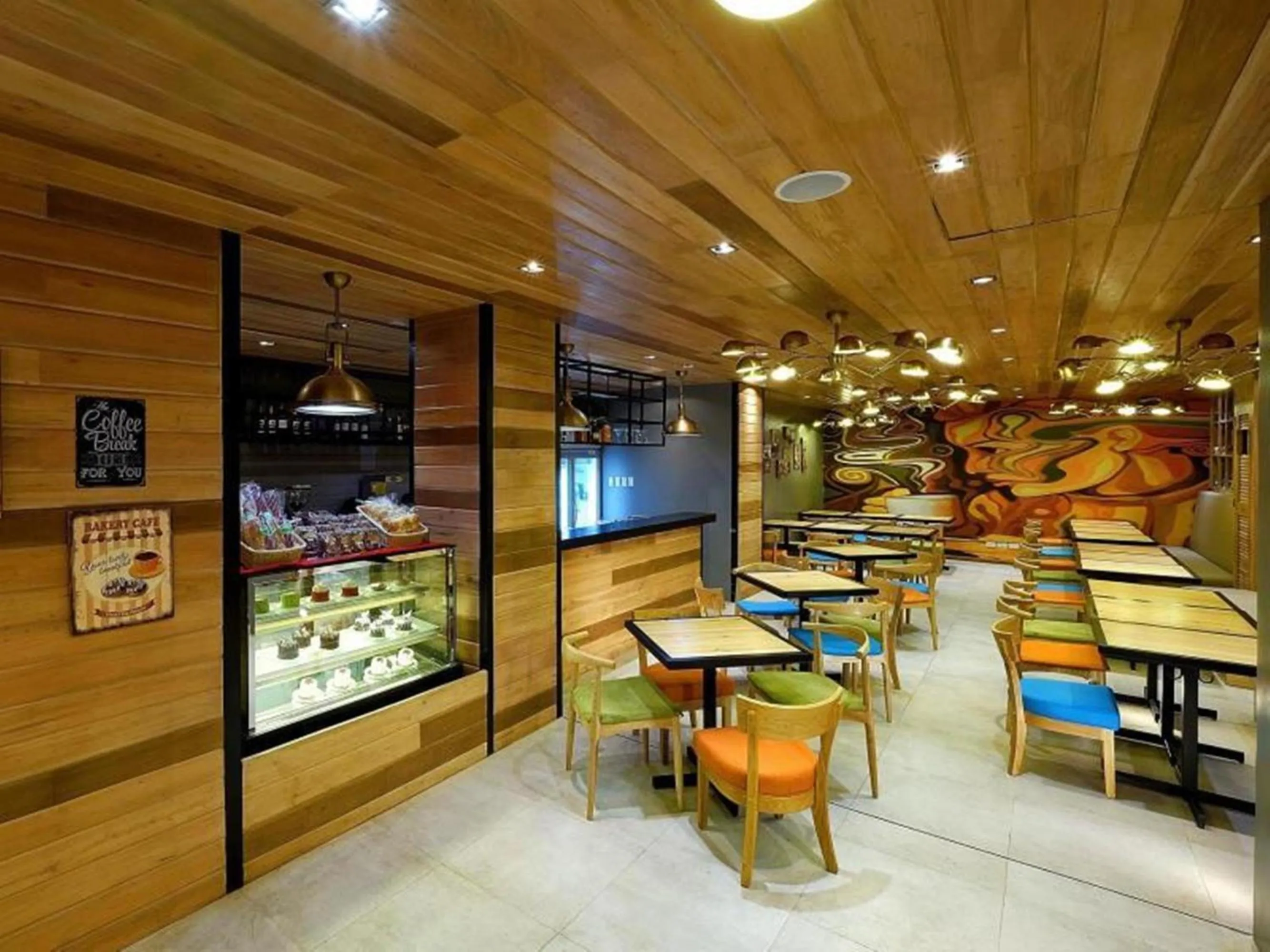 Restaurant/places to eat in Golden Prince Hotel & Suites