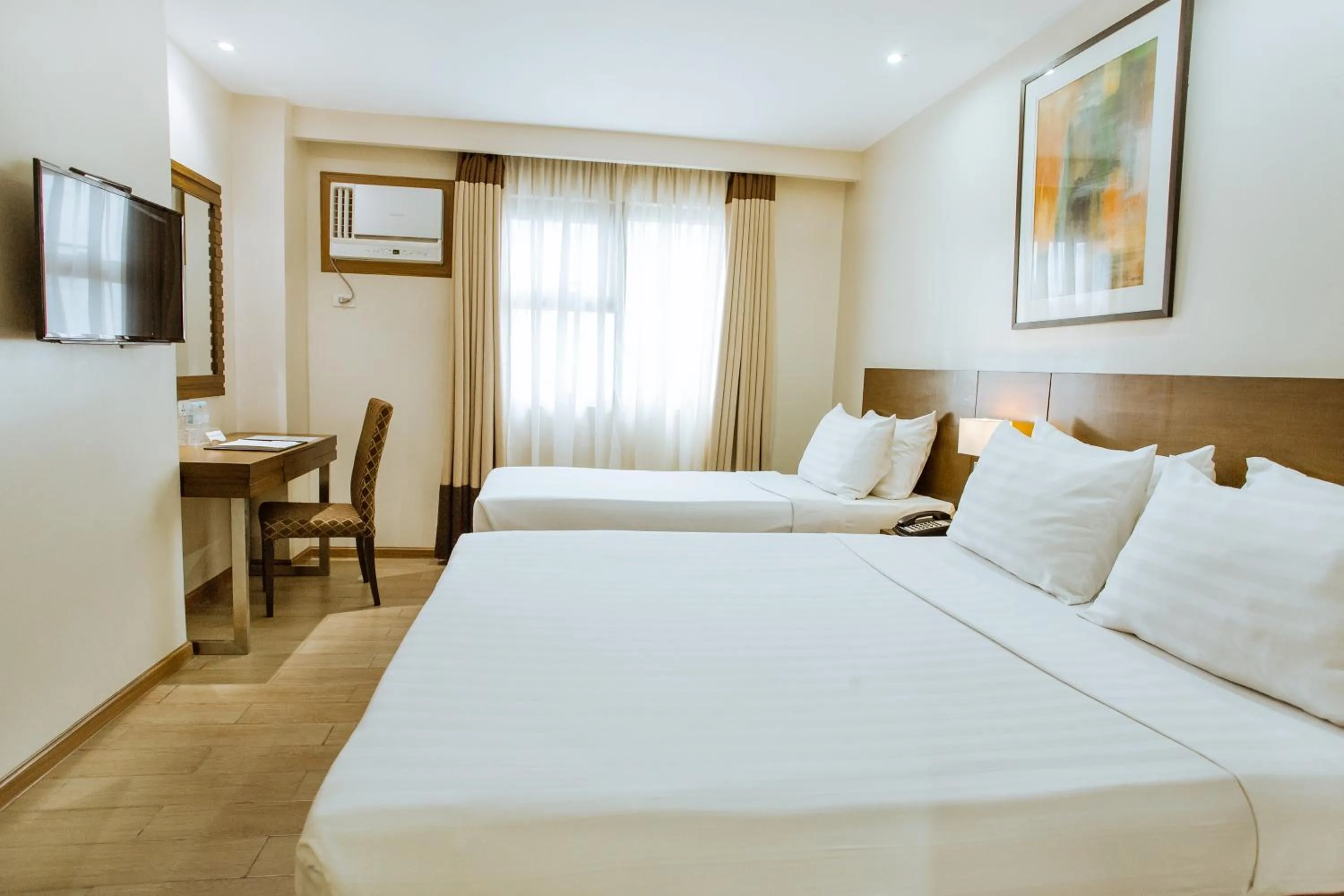 Photo of the whole room, Bed in Golden Prince Hotel & Suites