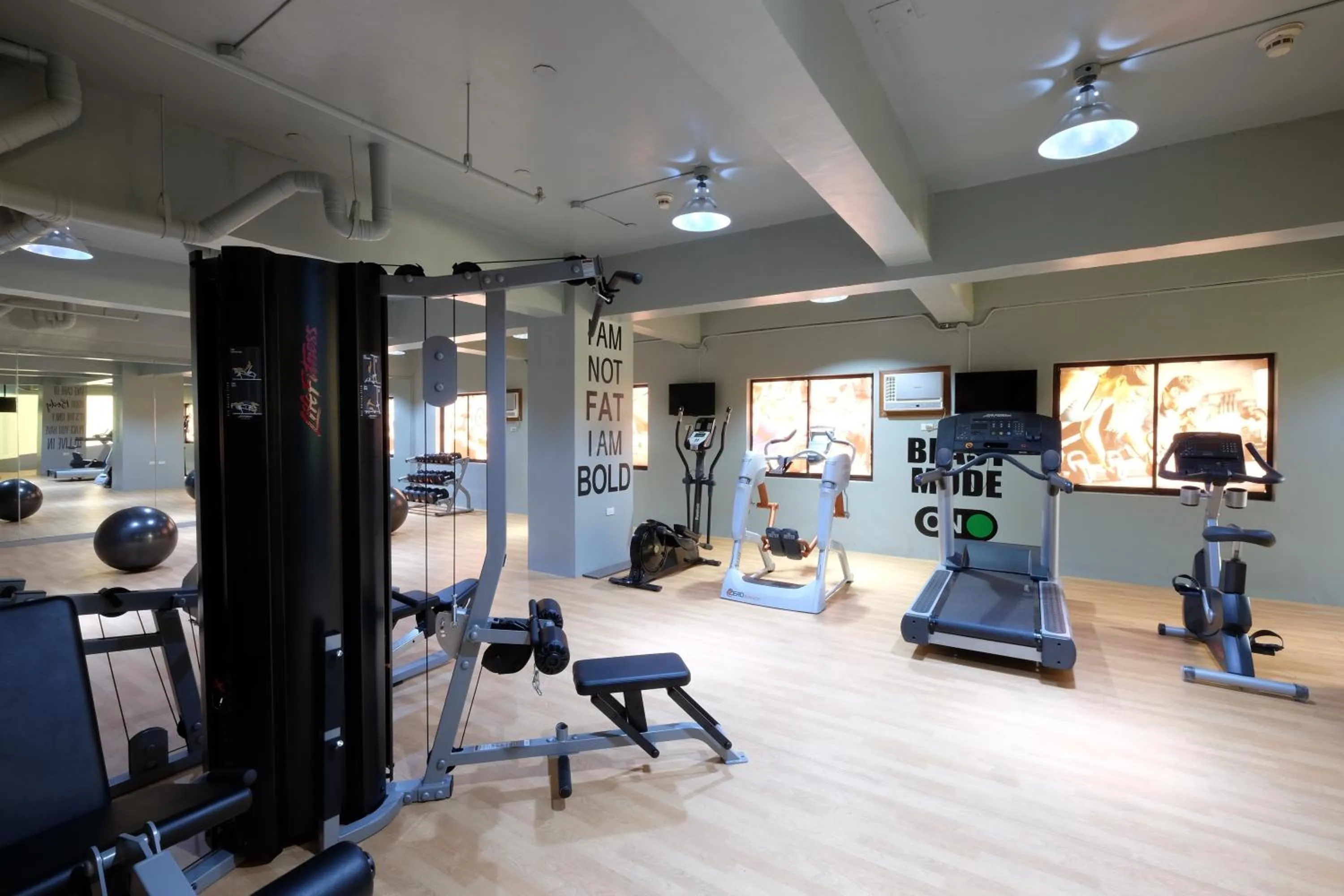Fitness centre/facilities in Golden Prince Hotel & Suites