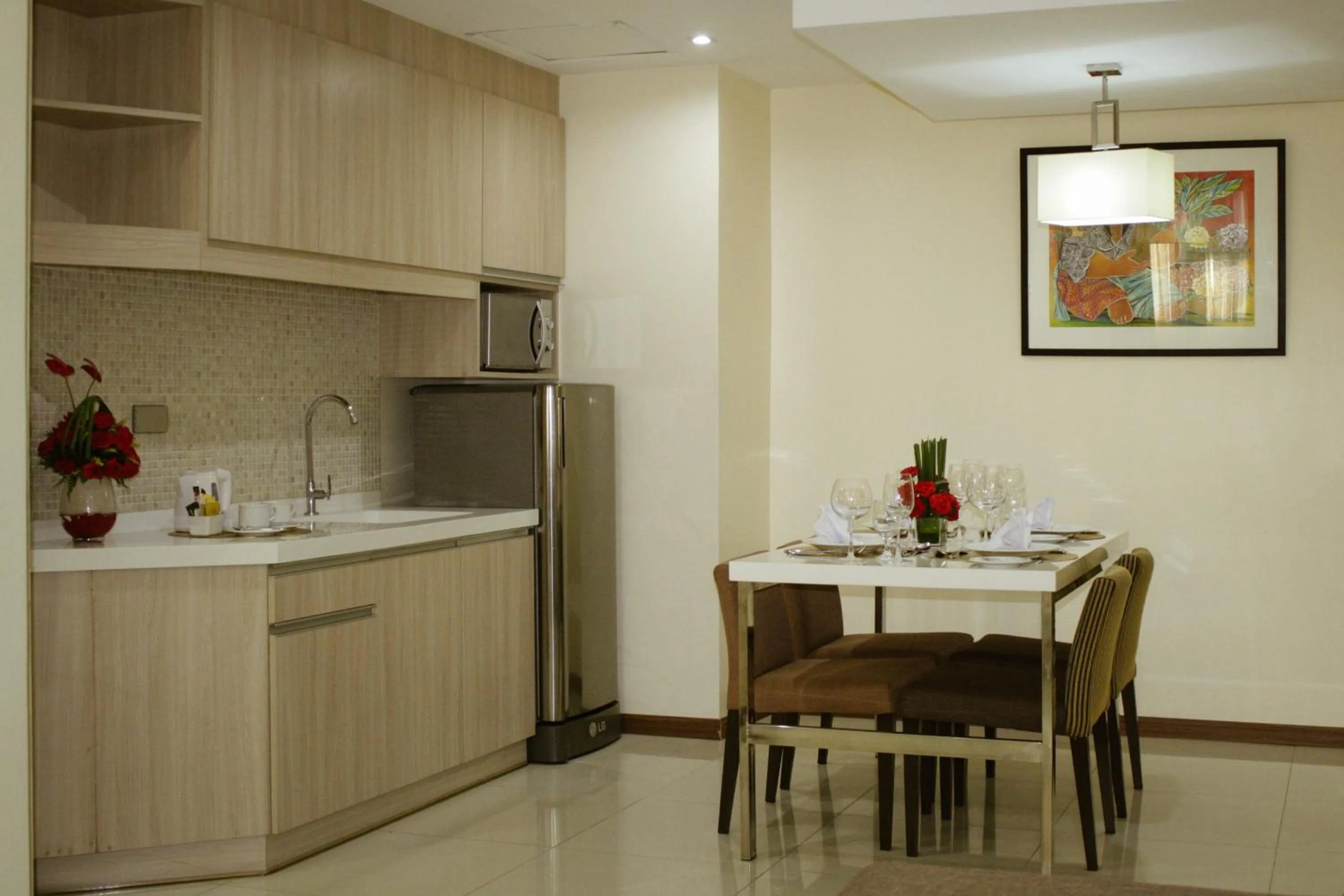 Dining area in Golden Prince Hotel & Suites
