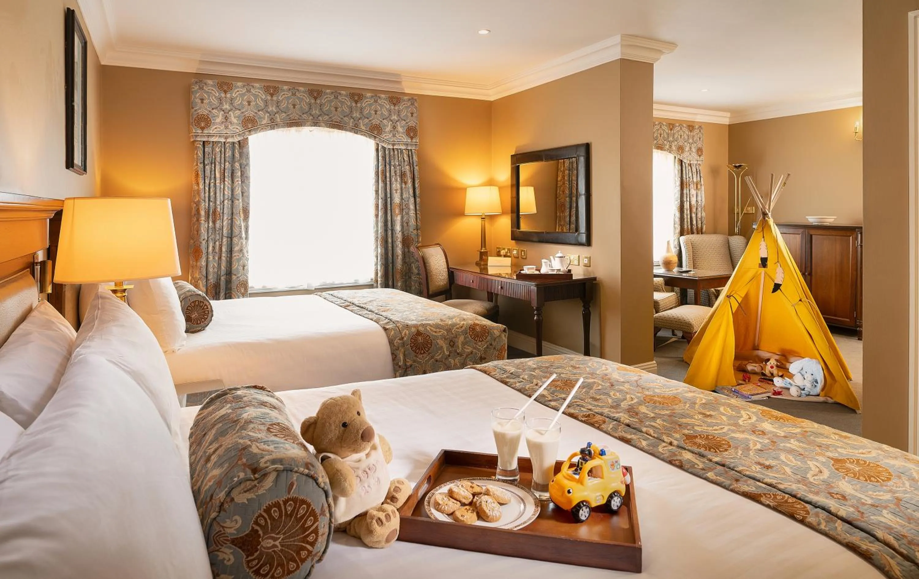 Bedroom, Bed in Old Ground Hotel