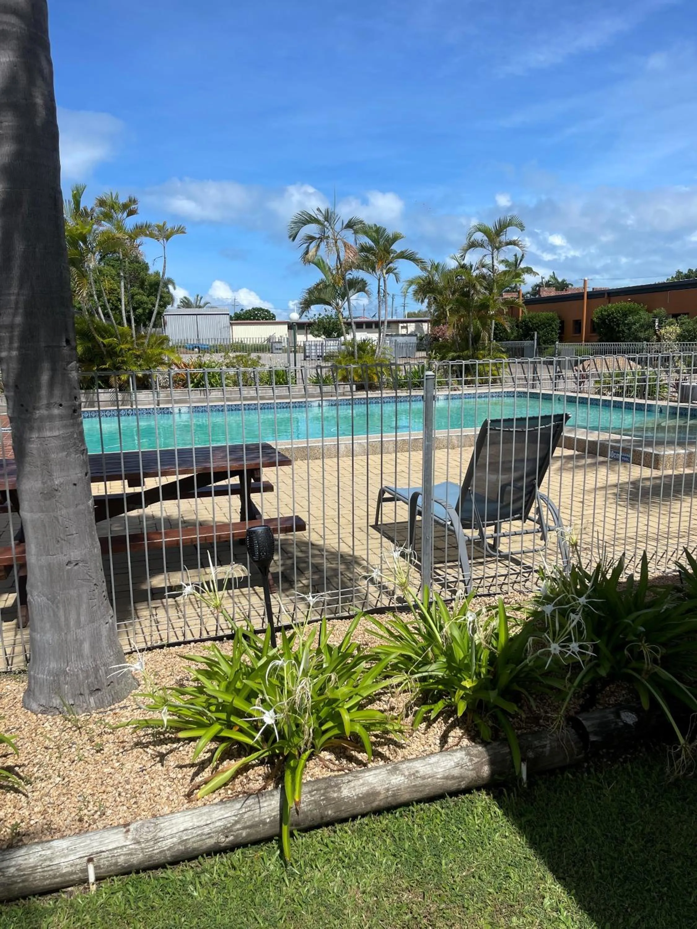 Swimming pool in Castle Motor Lodge