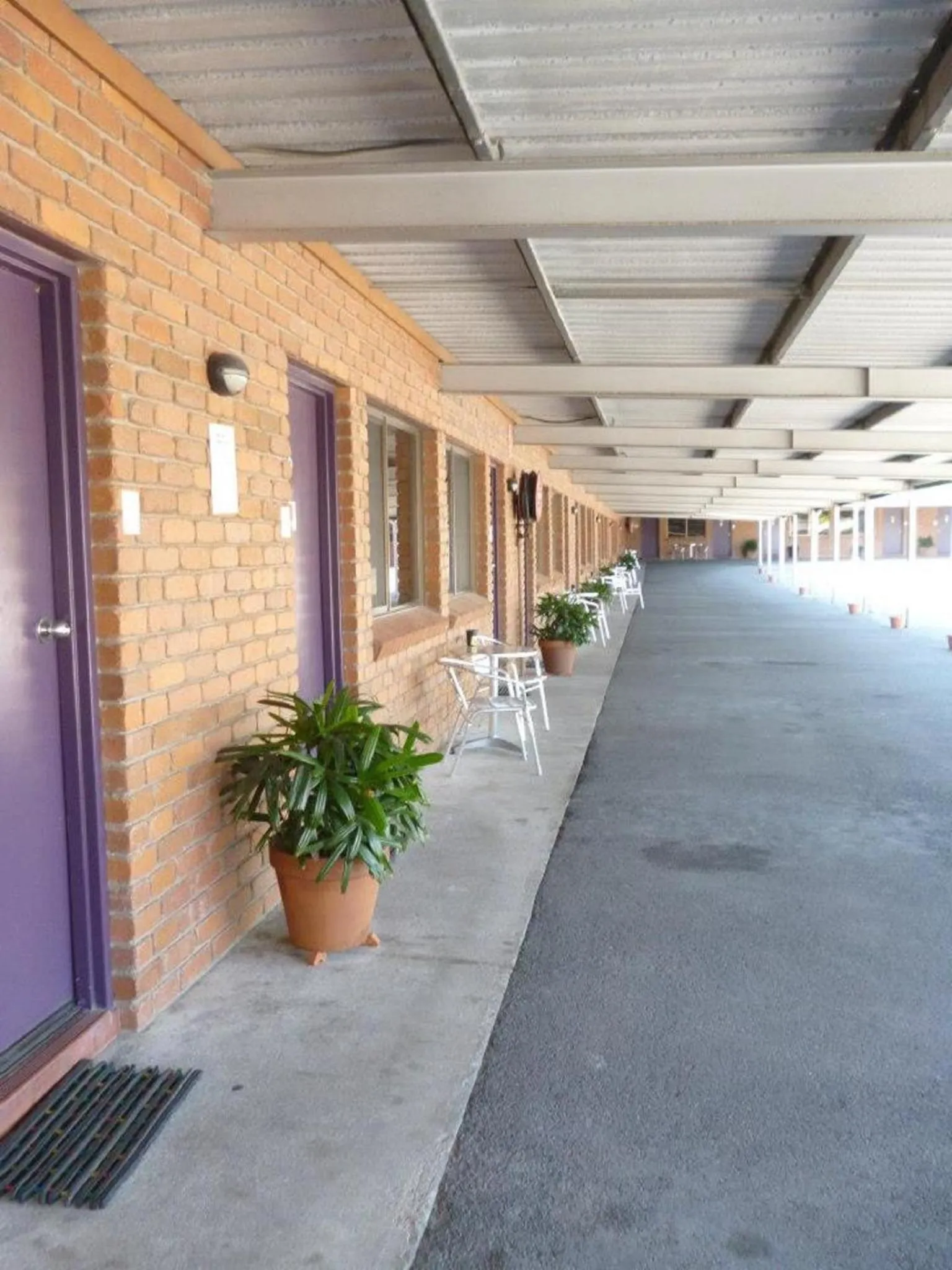 Facade/entrance in Castle Motor Lodge