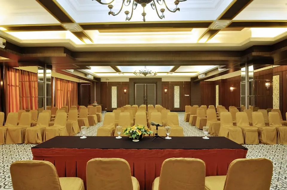 Banquet/Function facilities in Pose In Hotel Solo