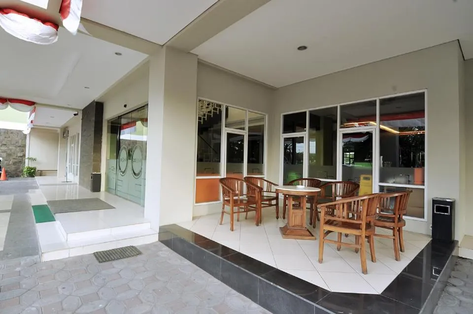 Facade/entrance in Pose In Hotel Solo