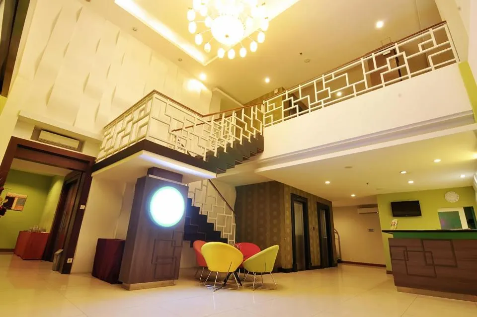 Lobby or reception in Pose In Hotel Solo