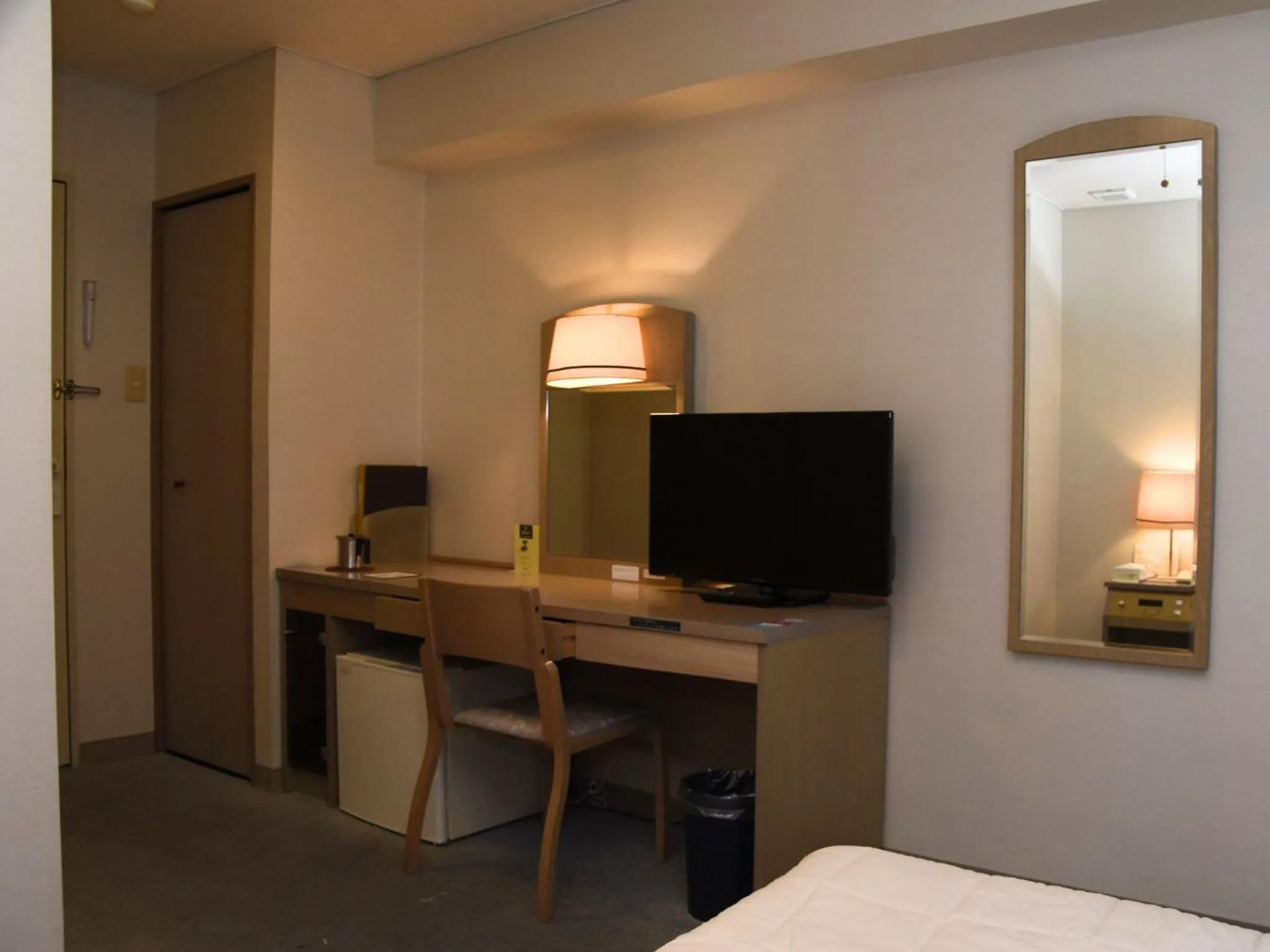 Photo of the whole room, Bed in Silk Hotel