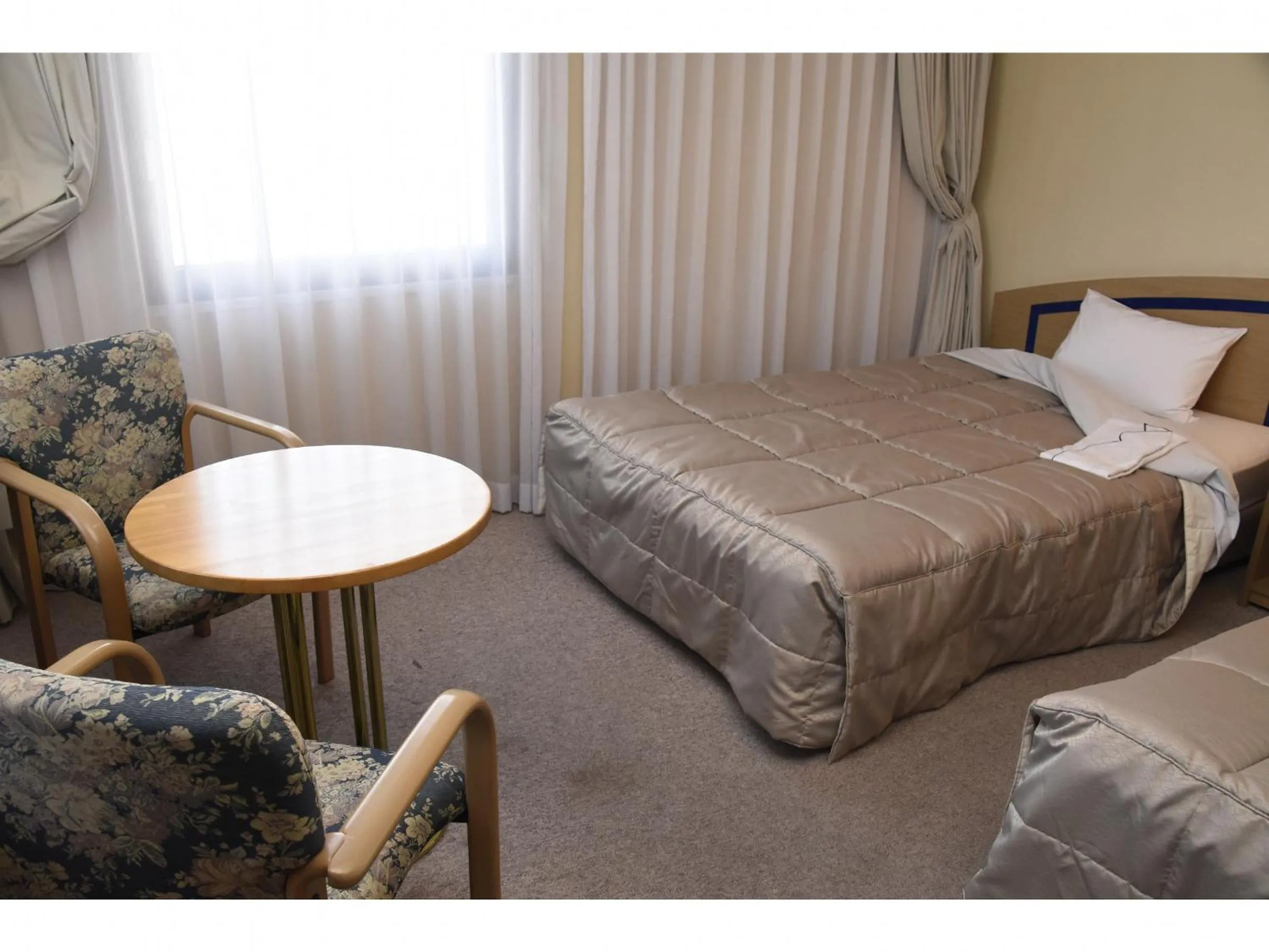 Photo of the whole room, Bed in Silk Hotel