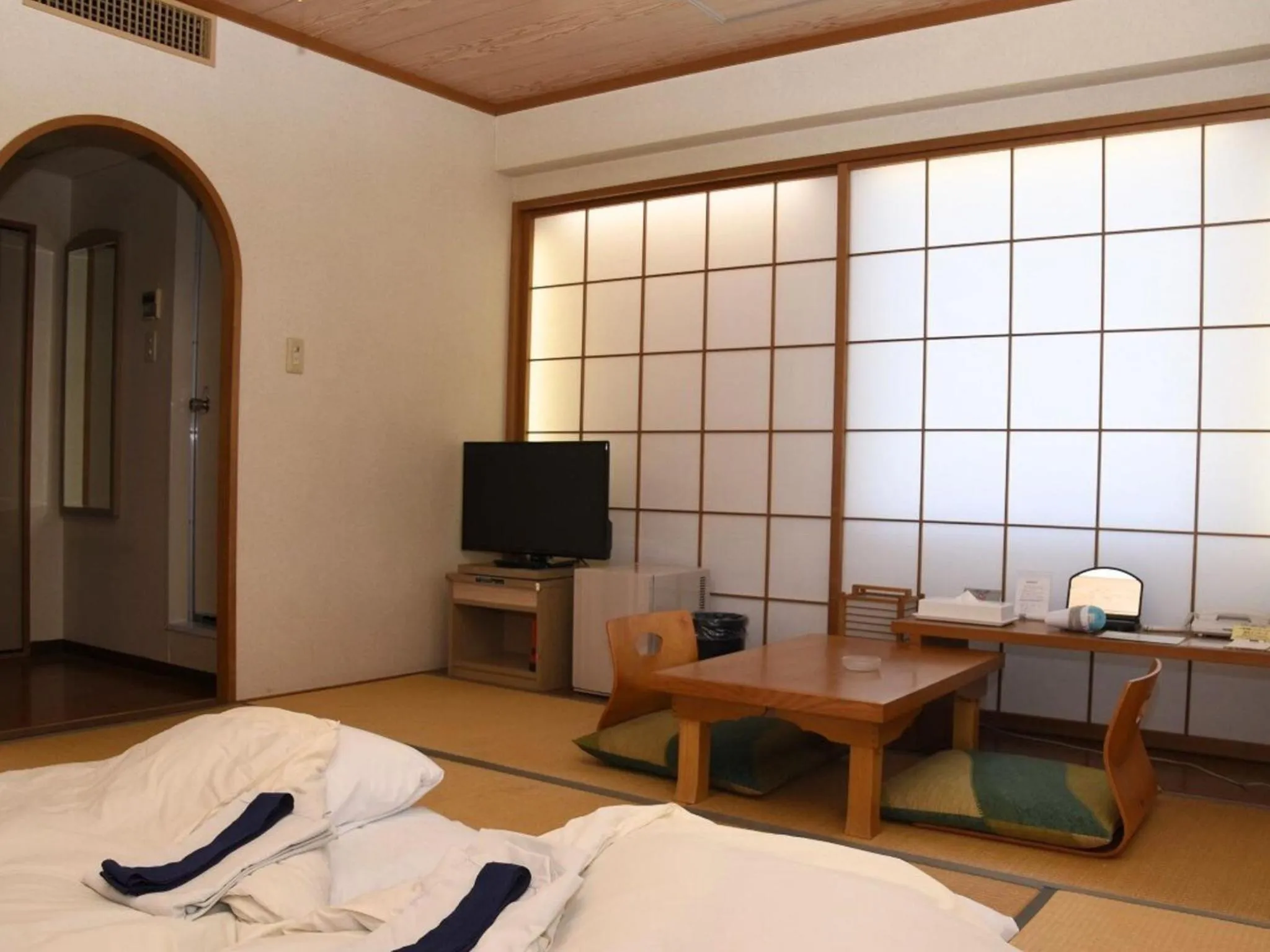 Photo of the whole room, Bed in Silk Hotel