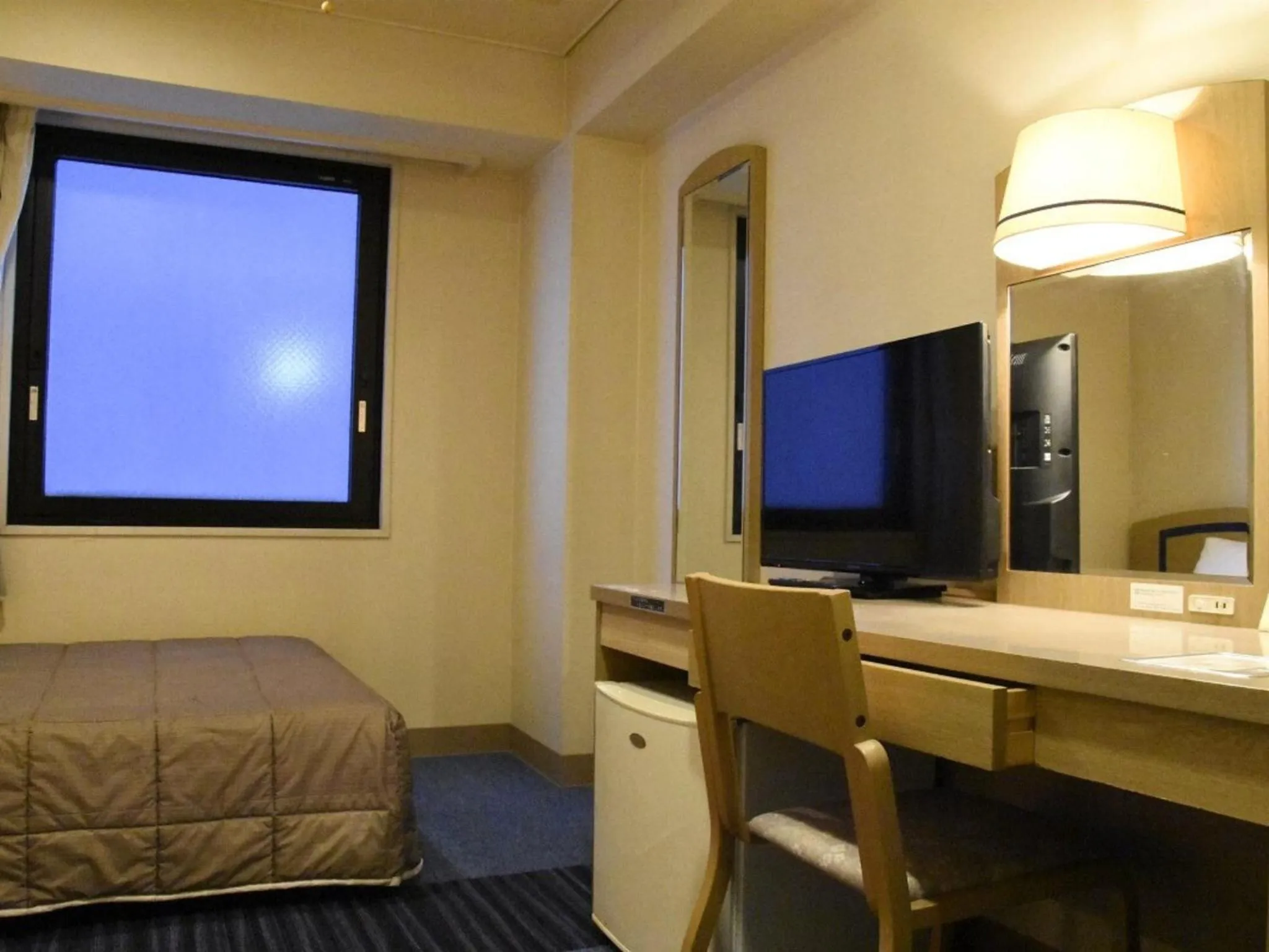 Photo of the whole room, Bed in Silk Hotel