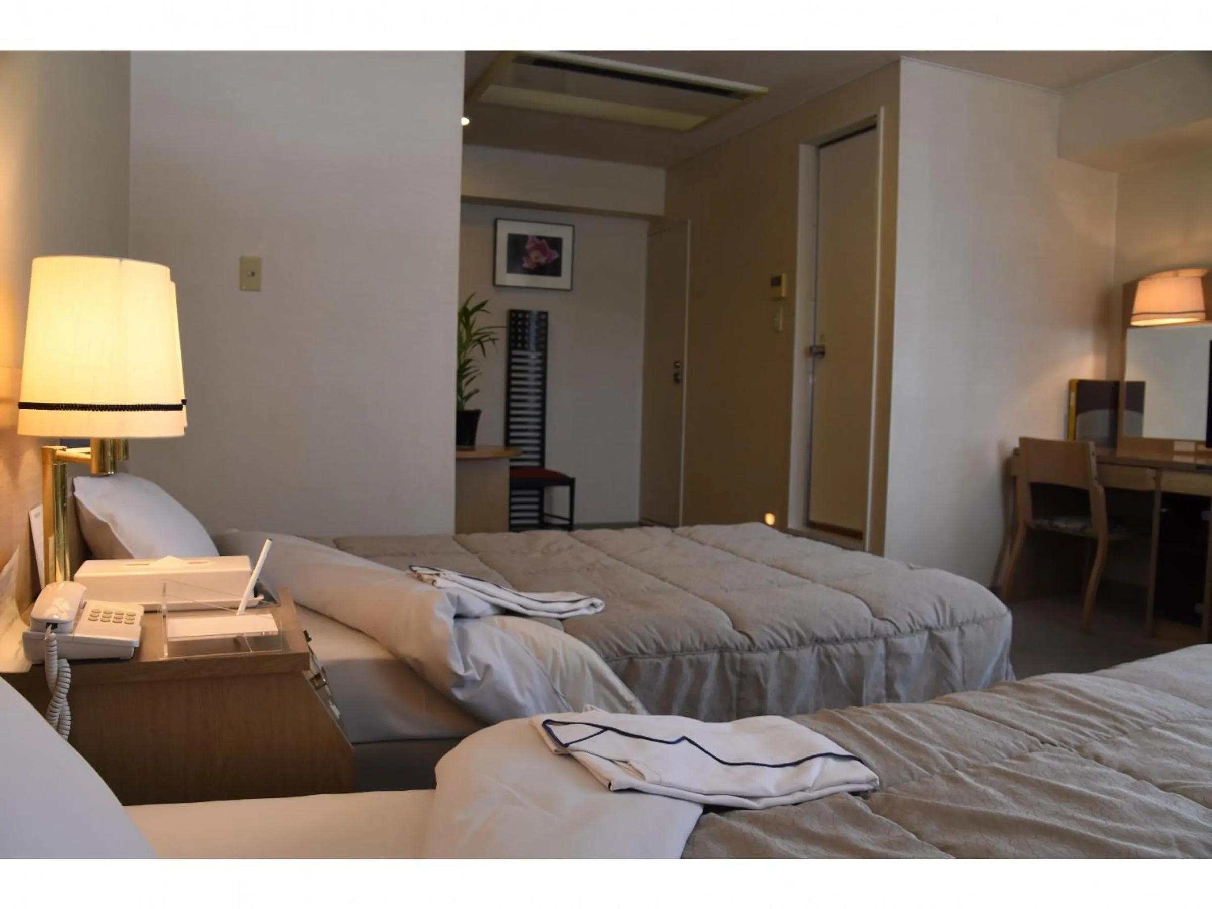 Photo of the whole room, Bed in Silk Hotel