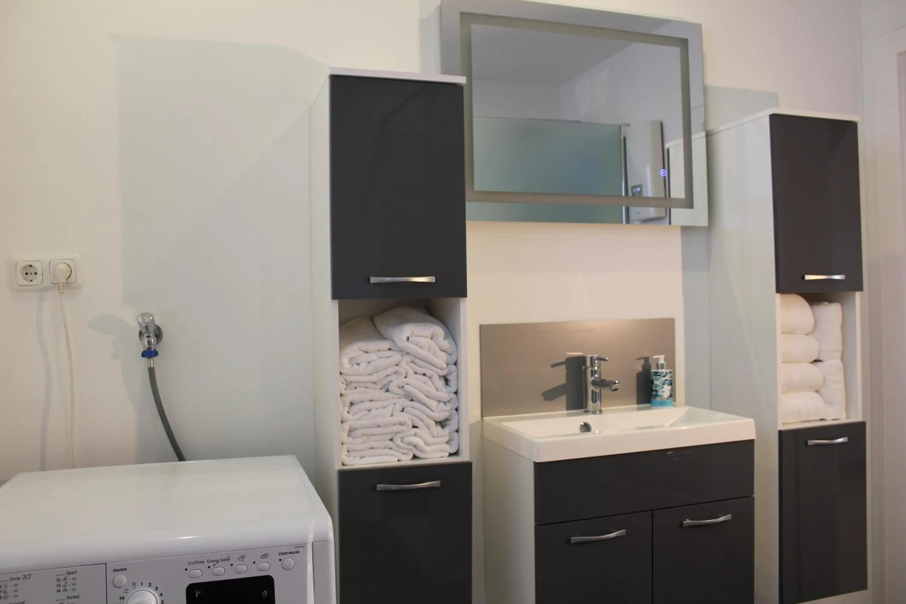 Bathroom in Monteurwohnung Ferienwohnung Rose in Isenbüttel Nähe Gifhorn, Wolfsburg, Braunschweig