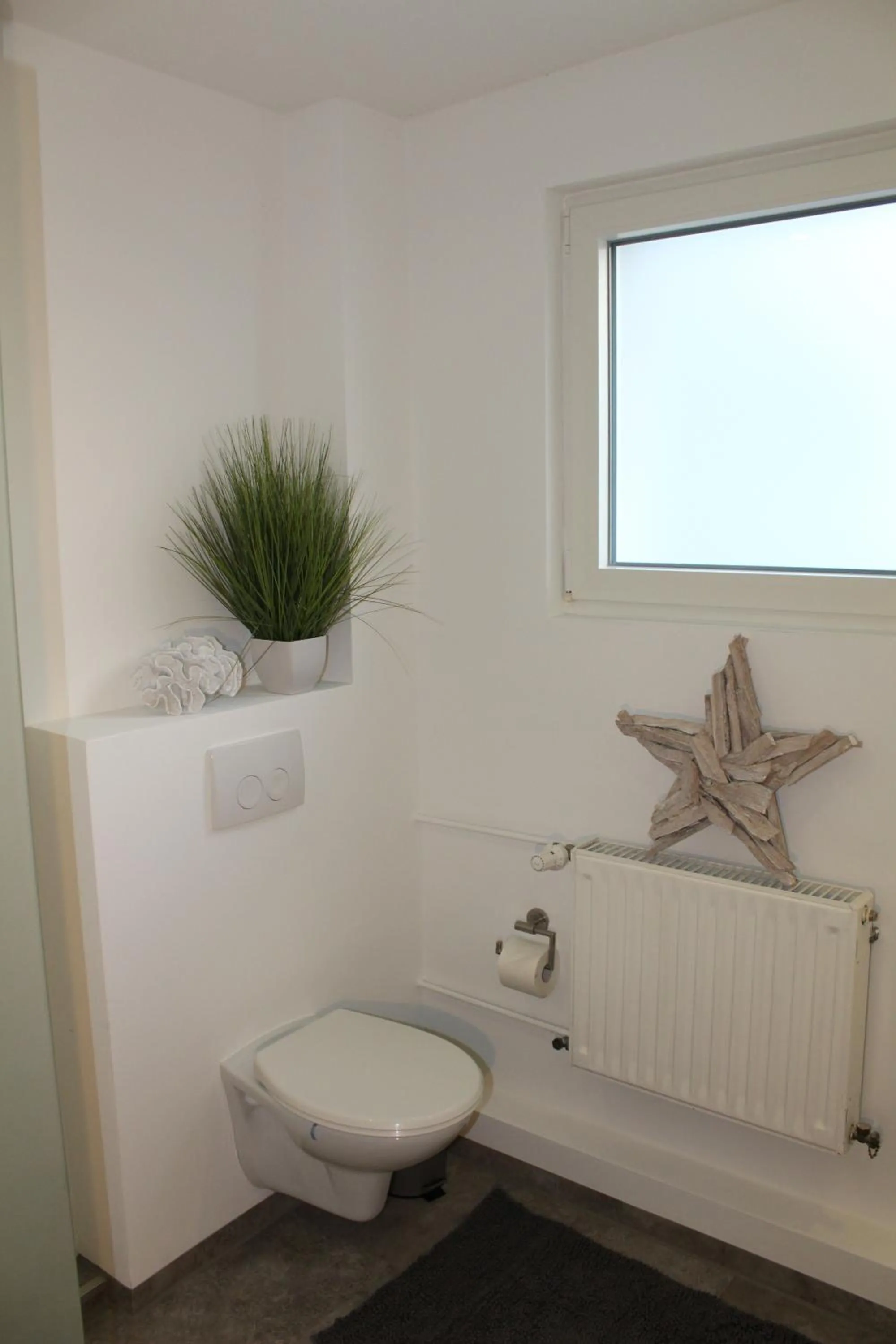 Bathroom in Monteurwohnung Ferienwohnung Rose in Isenbüttel Nähe Gifhorn, Wolfsburg, Braunschweig