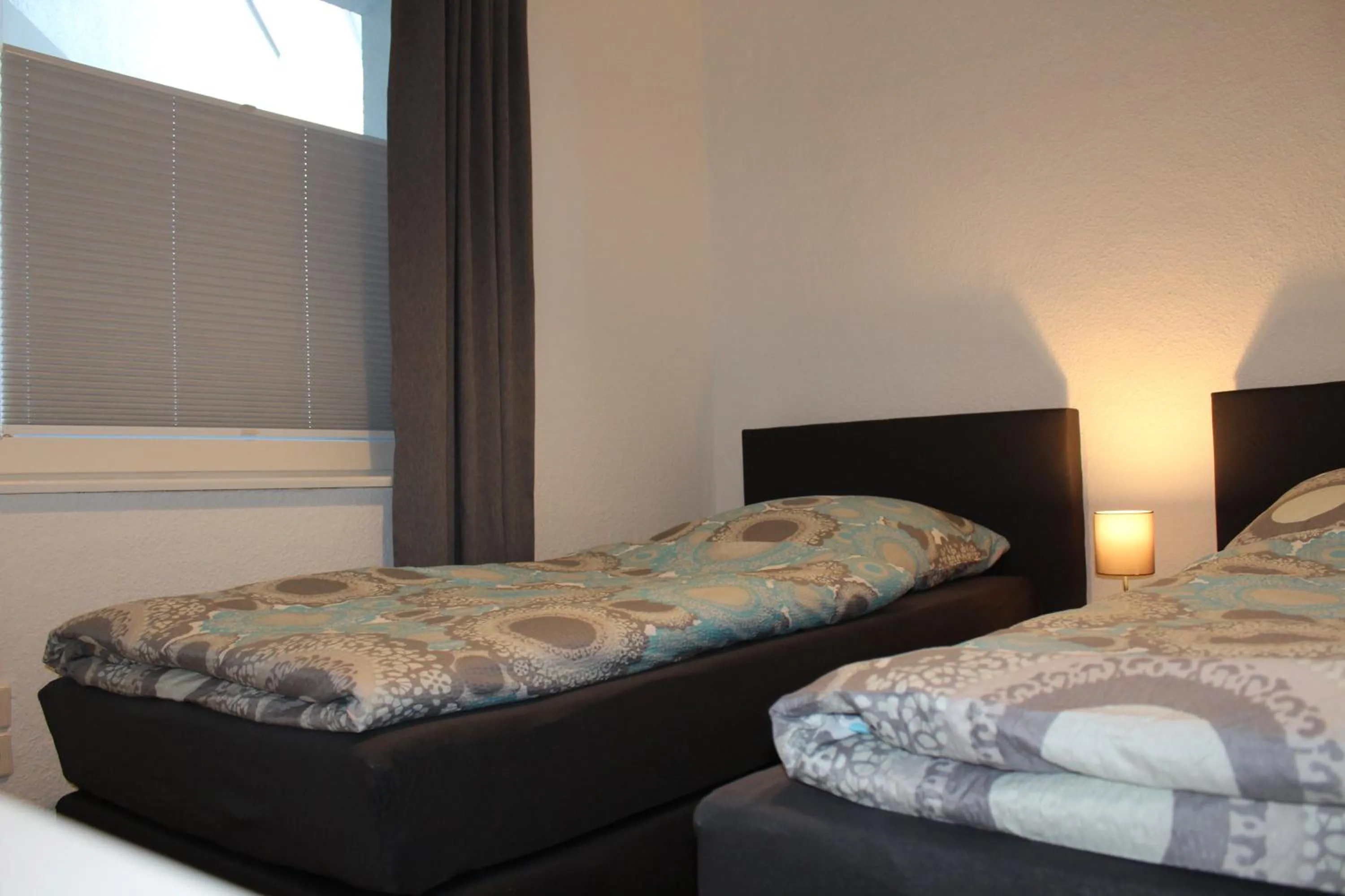 Bedroom, Bed in Monteurwohnung Ferienwohnung Rose in Isenbüttel Nähe Gifhorn, Wolfsburg, Braunschweig