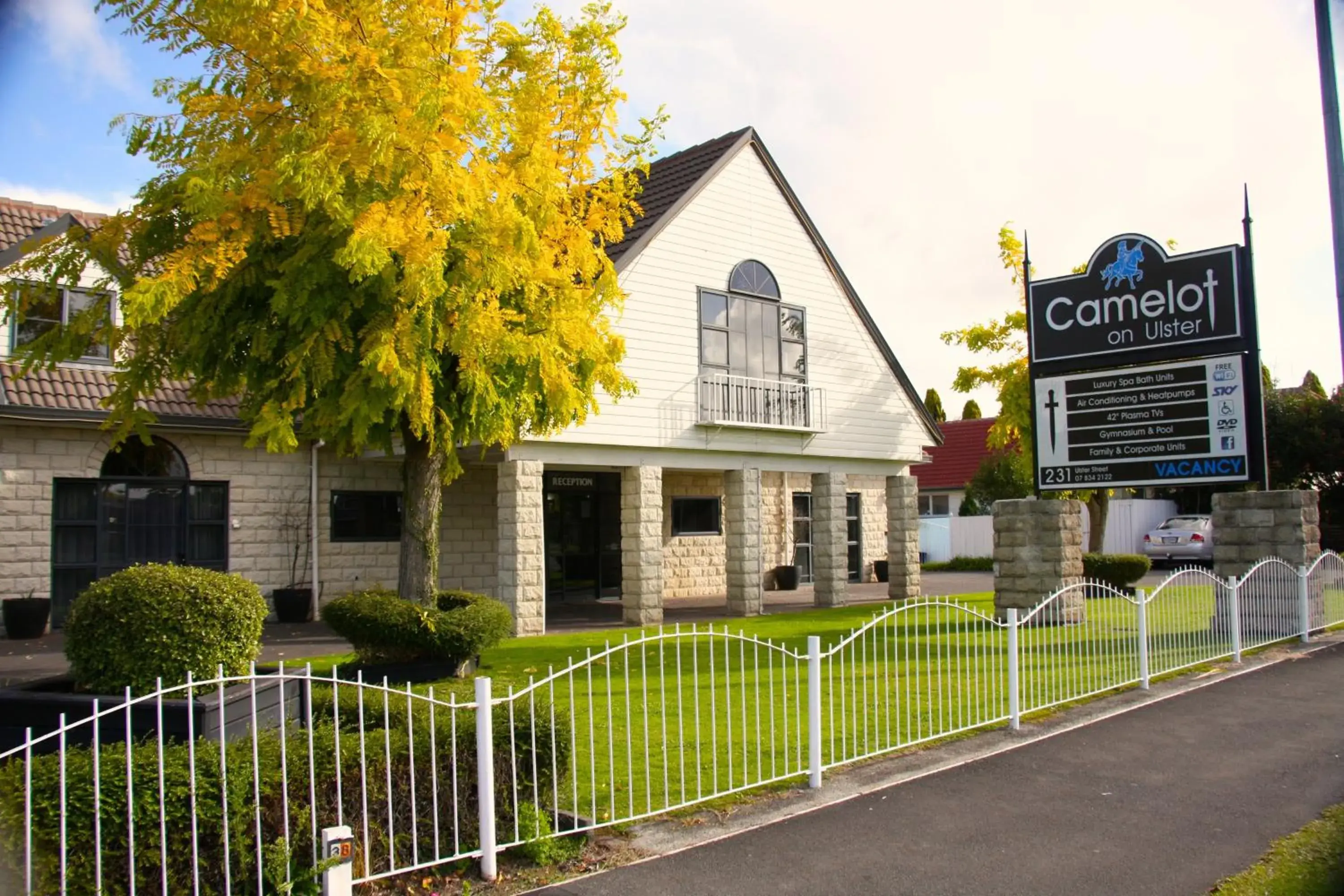 Facade/entrance in Camelot On Ulster Facade/entrance in Camelot On Ulster