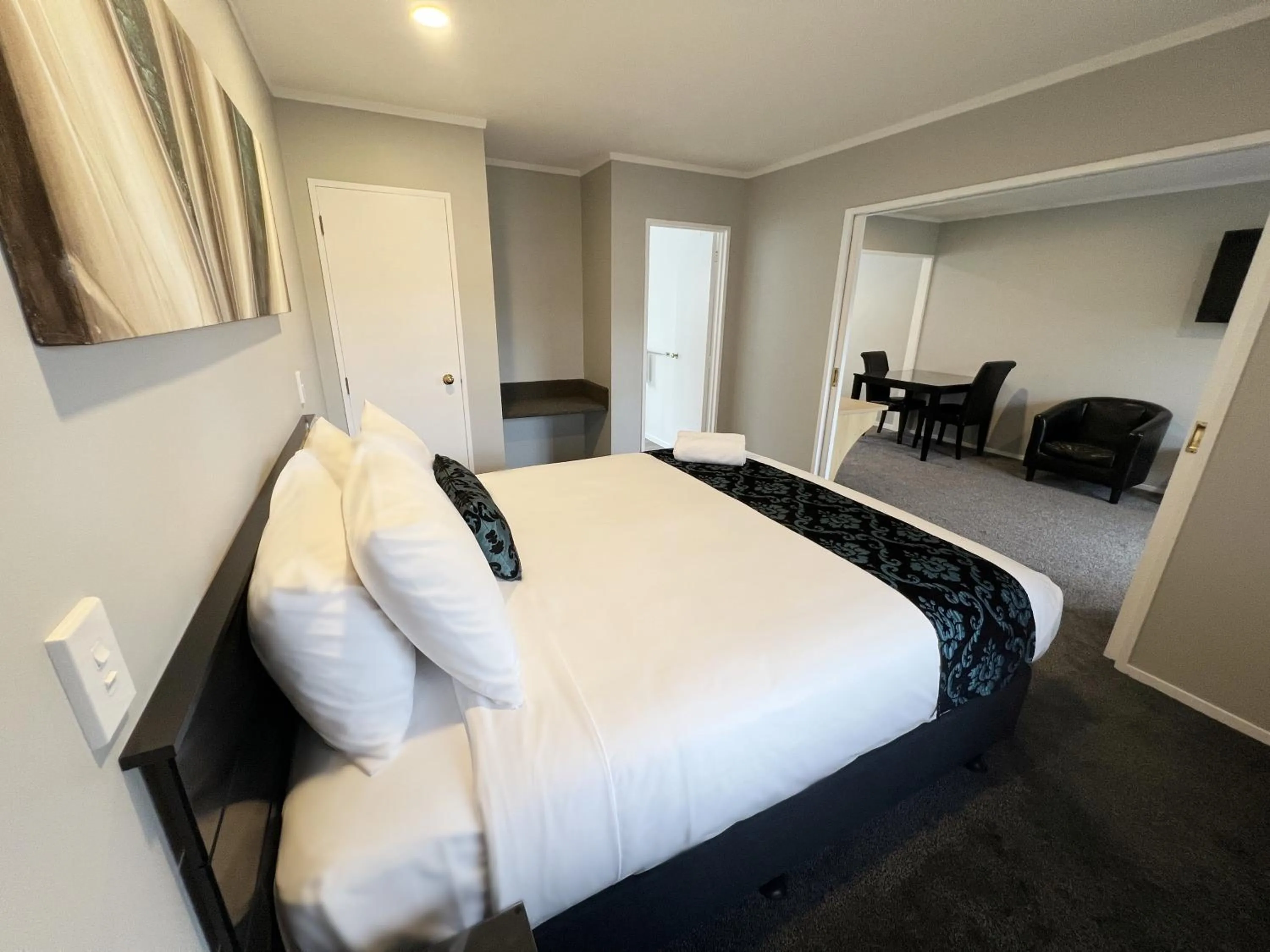 Bedroom, Bed in Camelot On Ulster