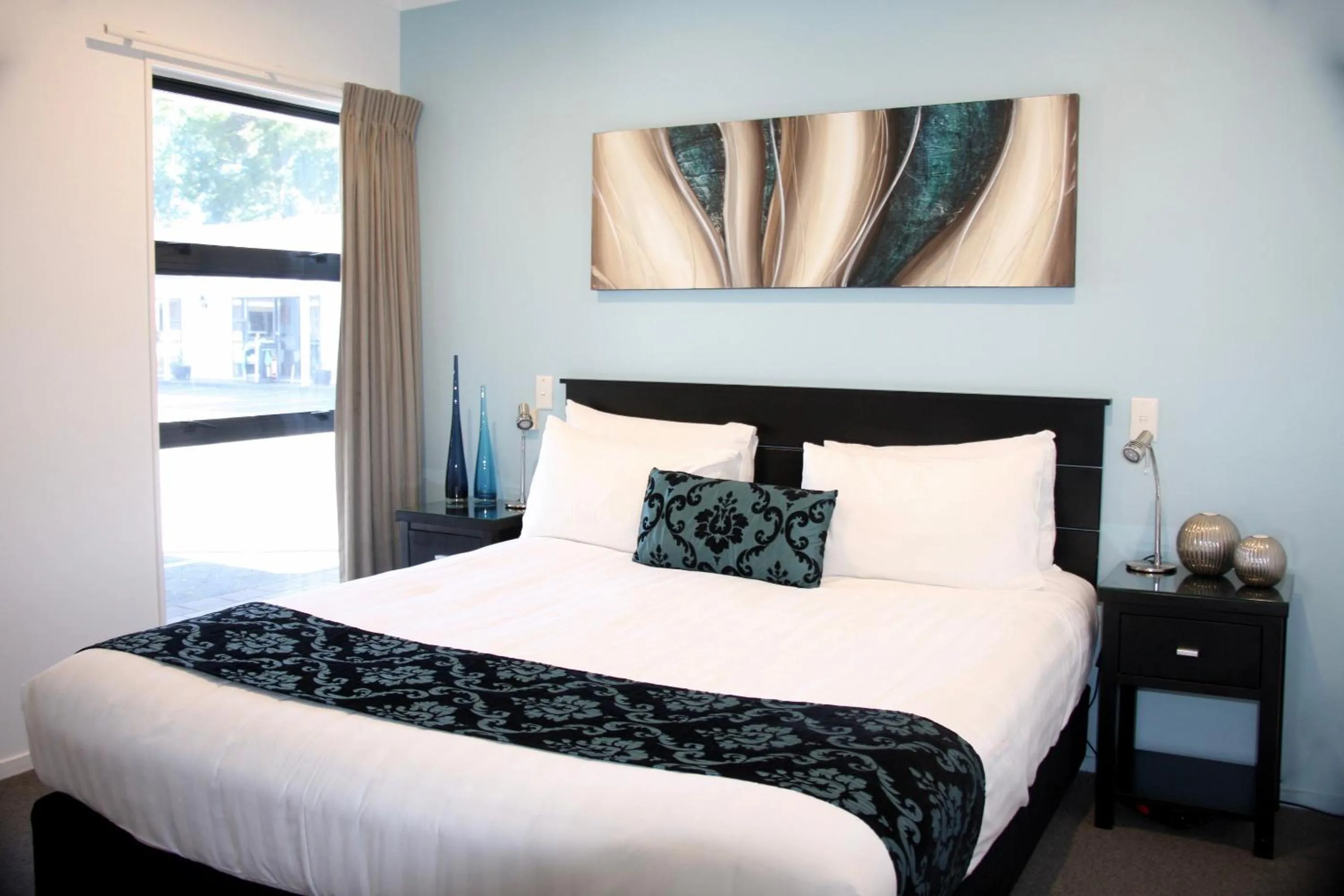 Bedroom, Bed in Camelot On Ulster