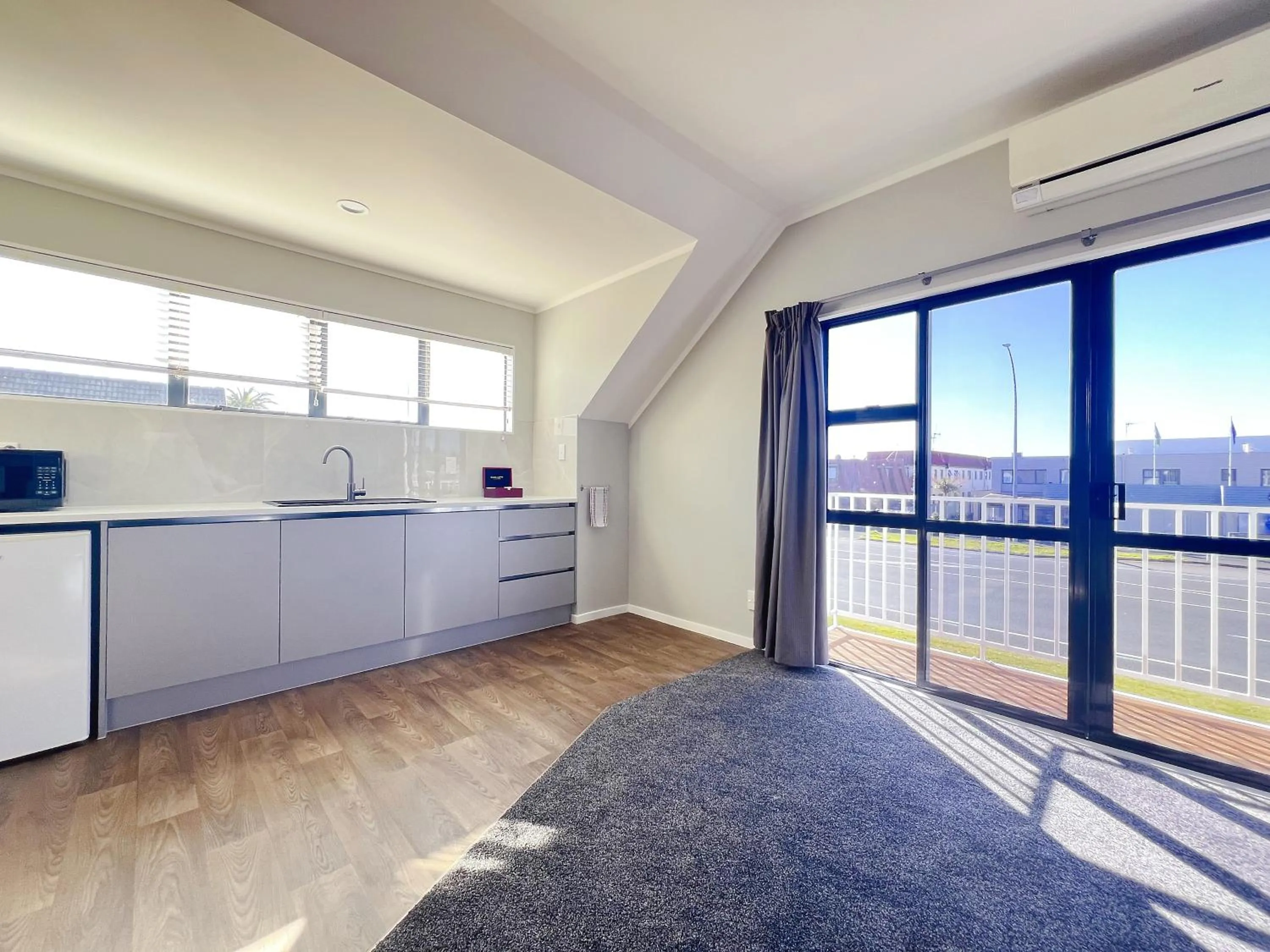 Kitchen or kitchenette in Camelot On Ulster