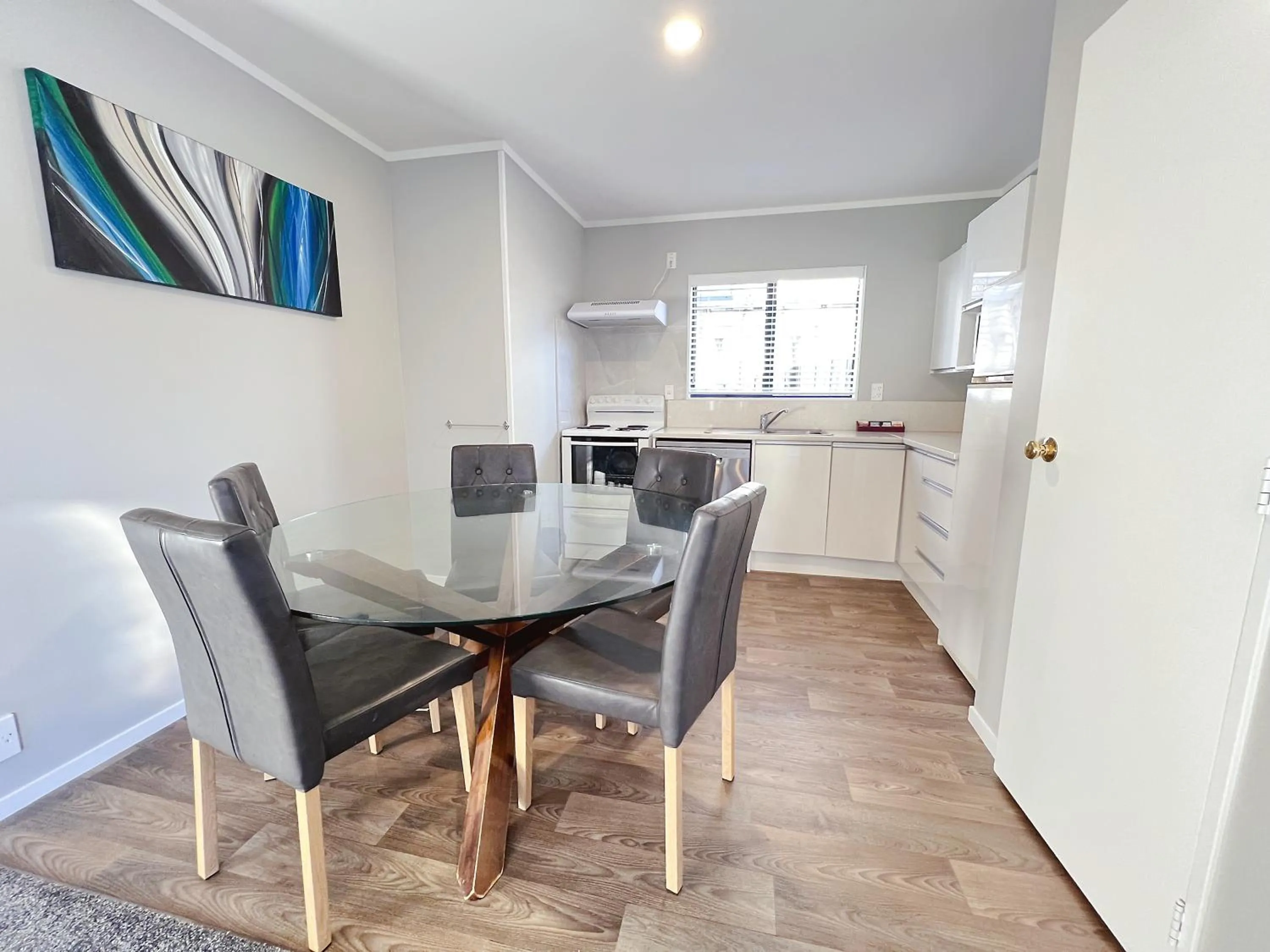 Kitchen or kitchenette in Camelot On Ulster