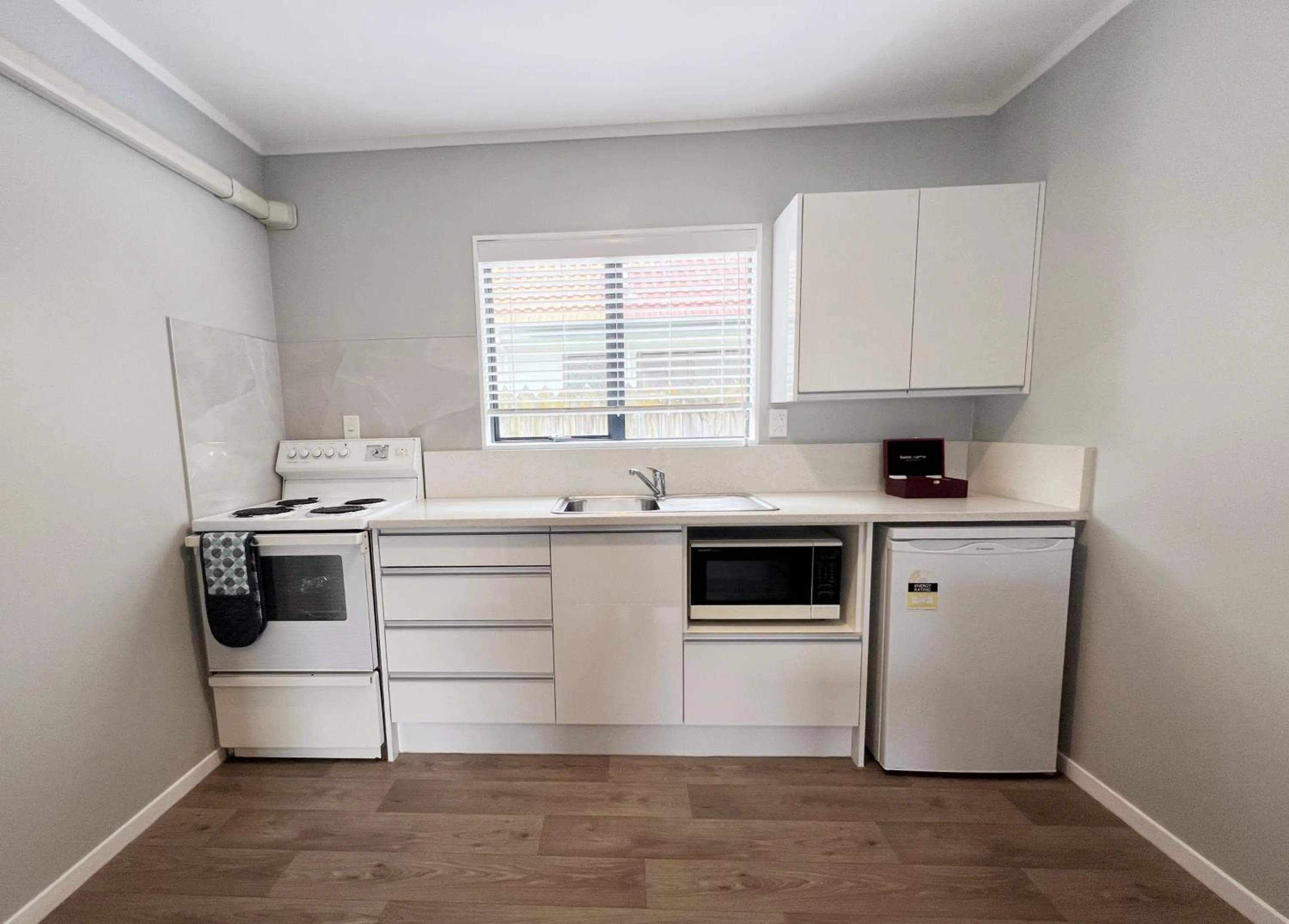 Kitchen or kitchenette in Camelot On Ulster