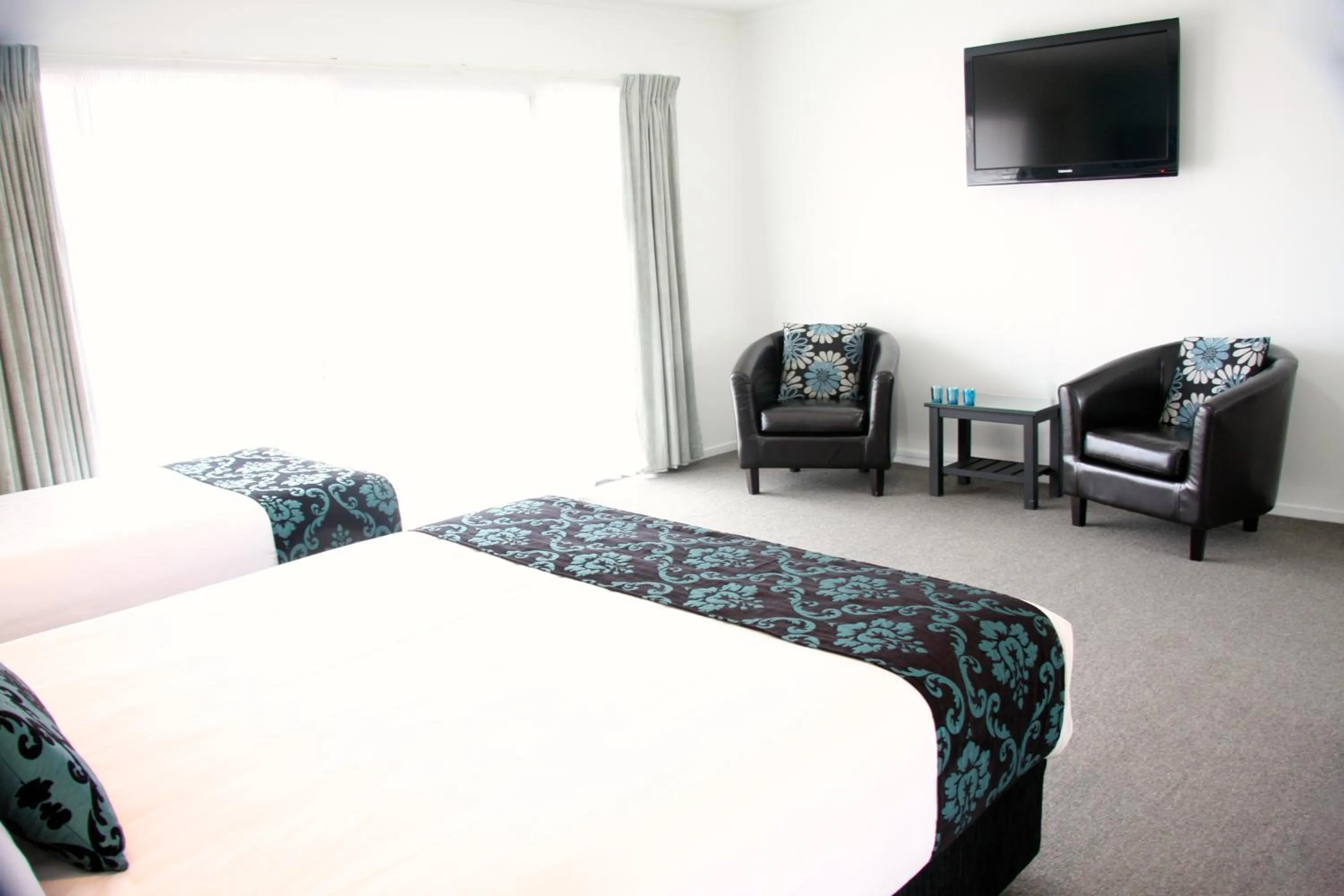 Photo of the whole room, Bed in Camelot On Ulster