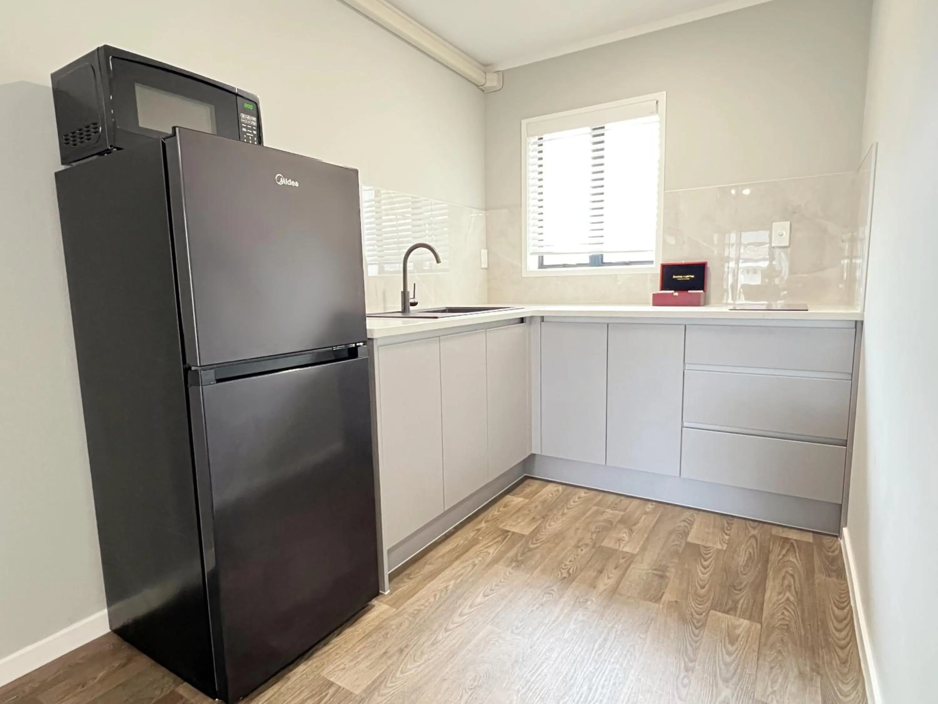 Kitchen or kitchenette in Camelot On Ulster