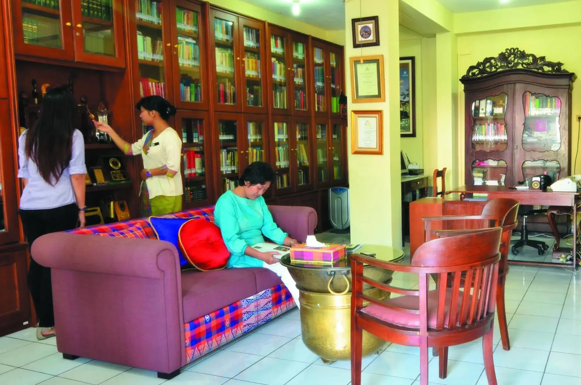 Library in Balai Melayu Hotel