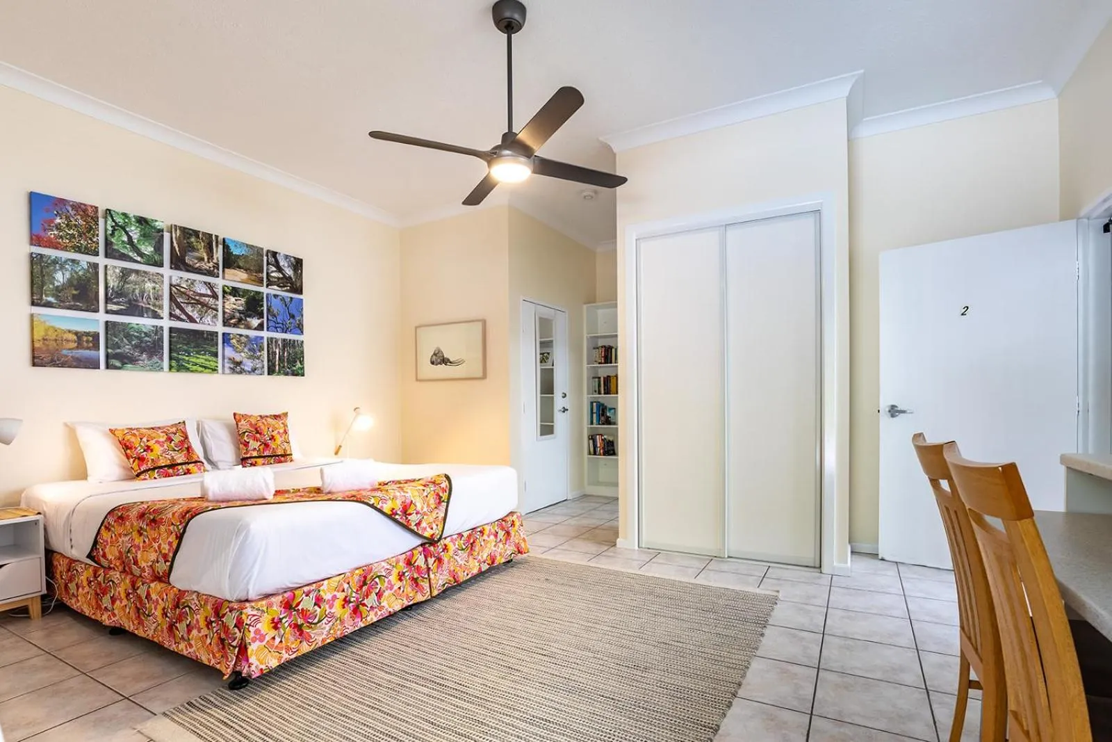 Bed in Sandcastles 1770 Motel & Resort