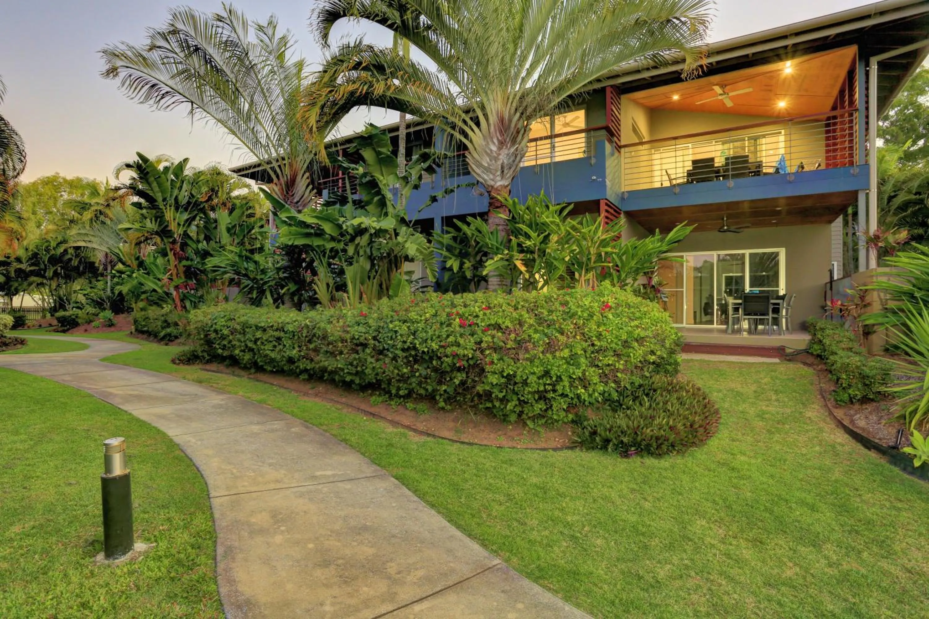 Two Bedroom Beach Home Apartment with Pool in Sandcastles 1770 Motel & Resort