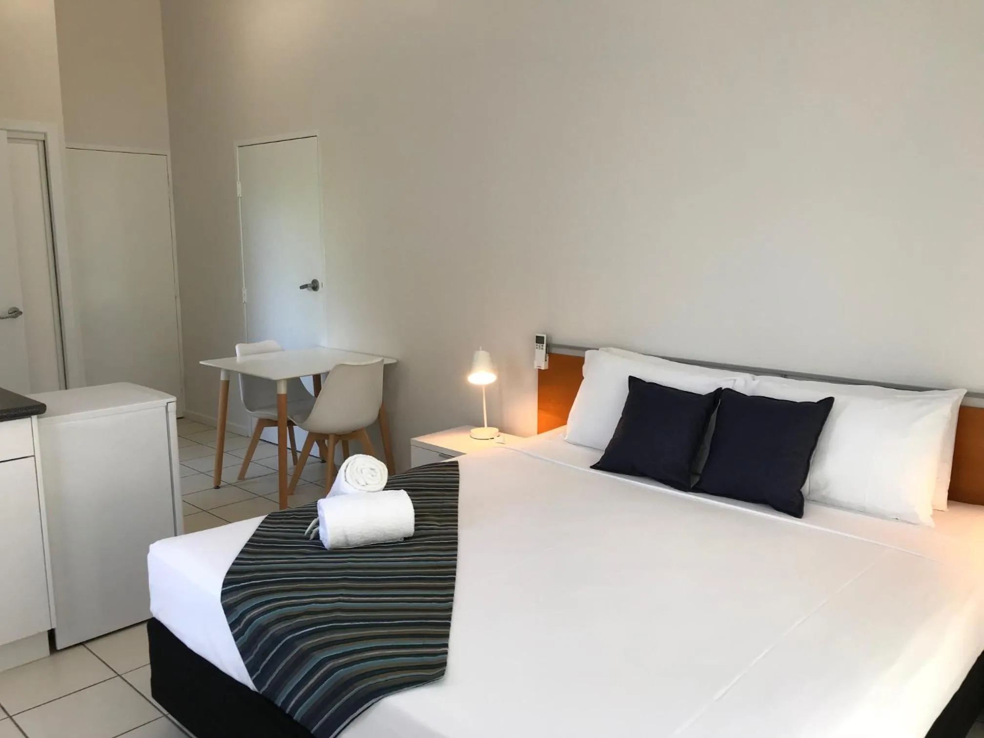 Bed in Sandcastles 1770 Motel & Resort