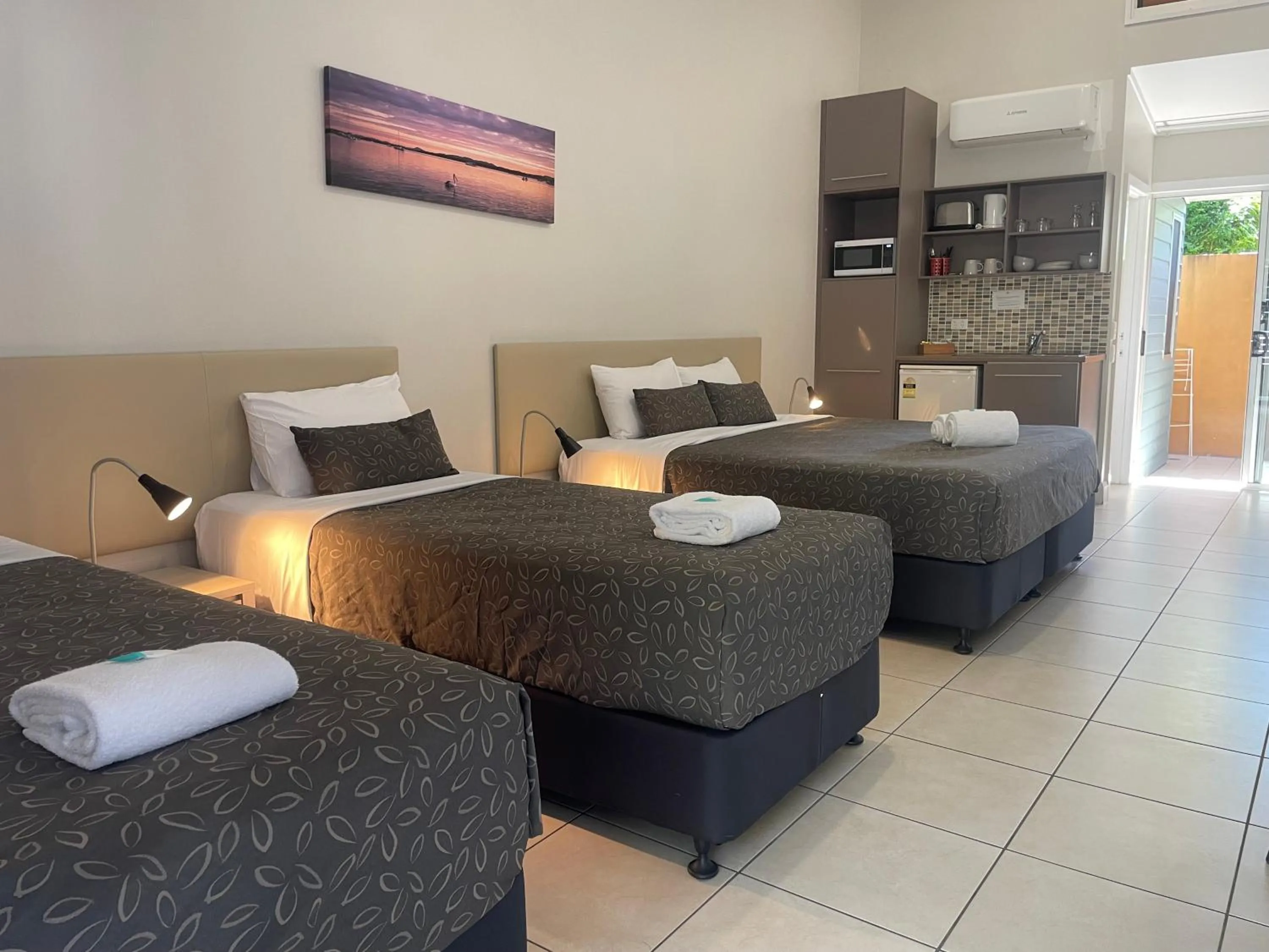 towels, Bed in Sandcastles 1770 Motel & Resort