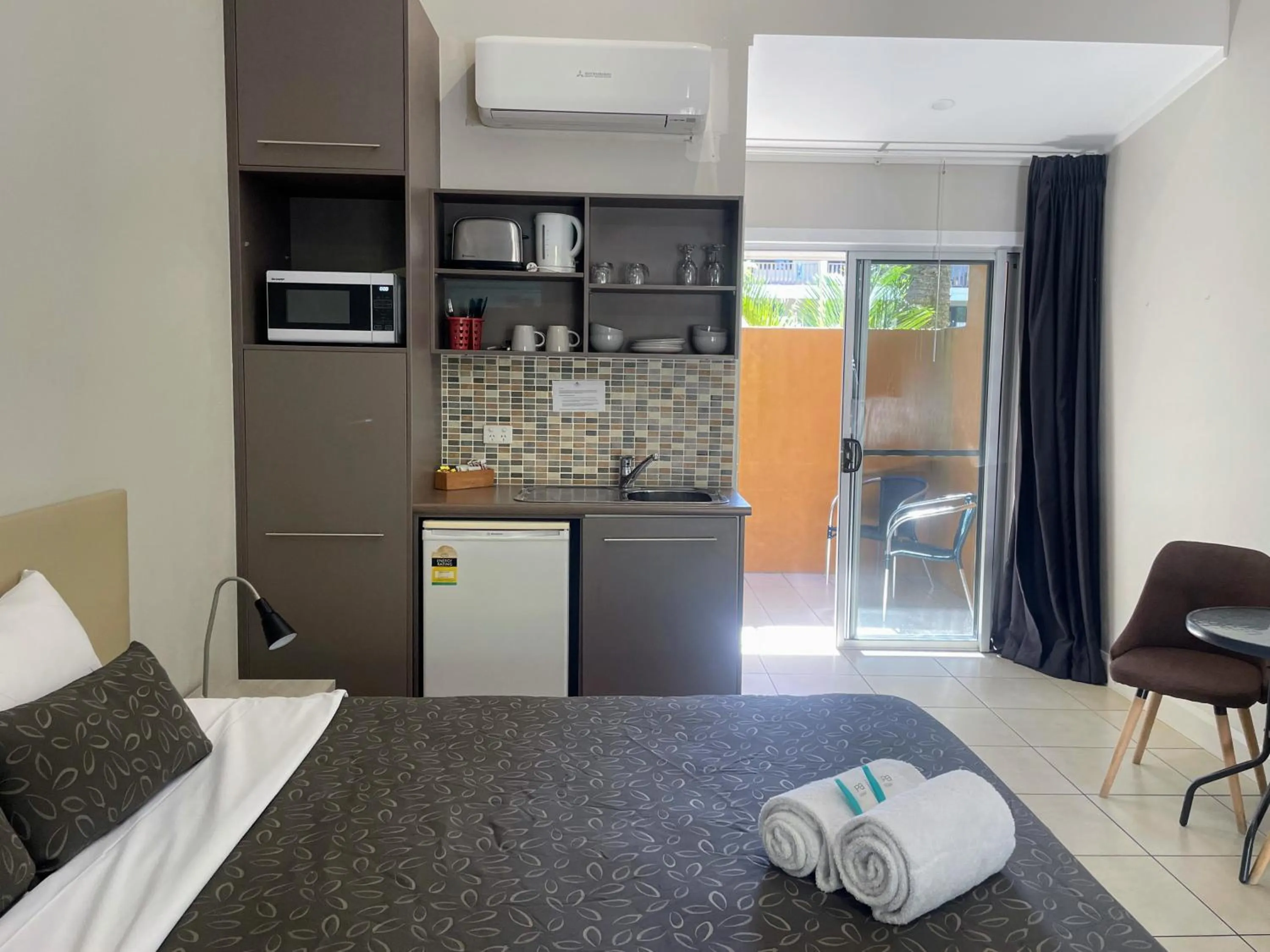 Bed in Sandcastles 1770 Motel & Resort