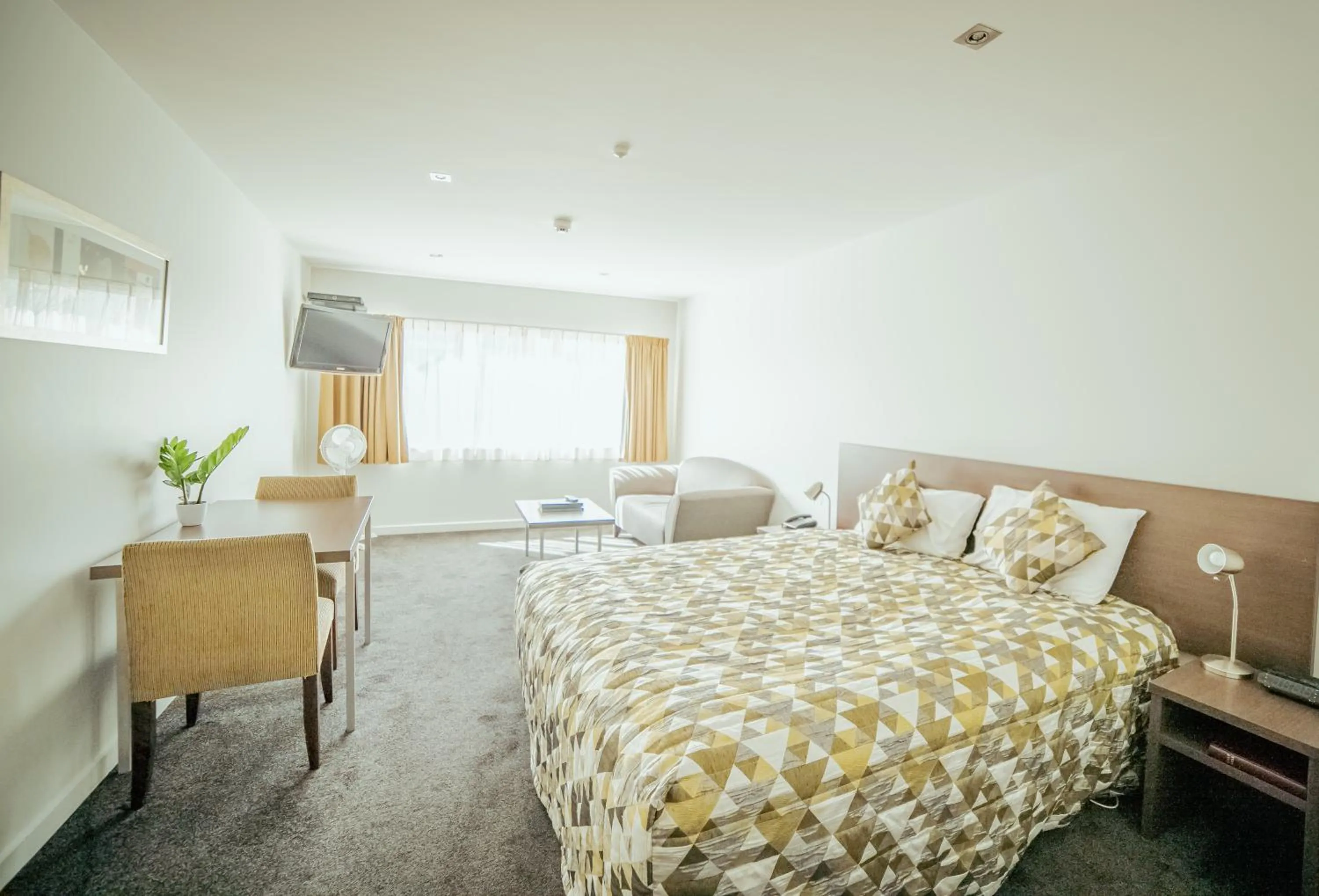 Photo of the whole room, Bed in Airport Delta Motel