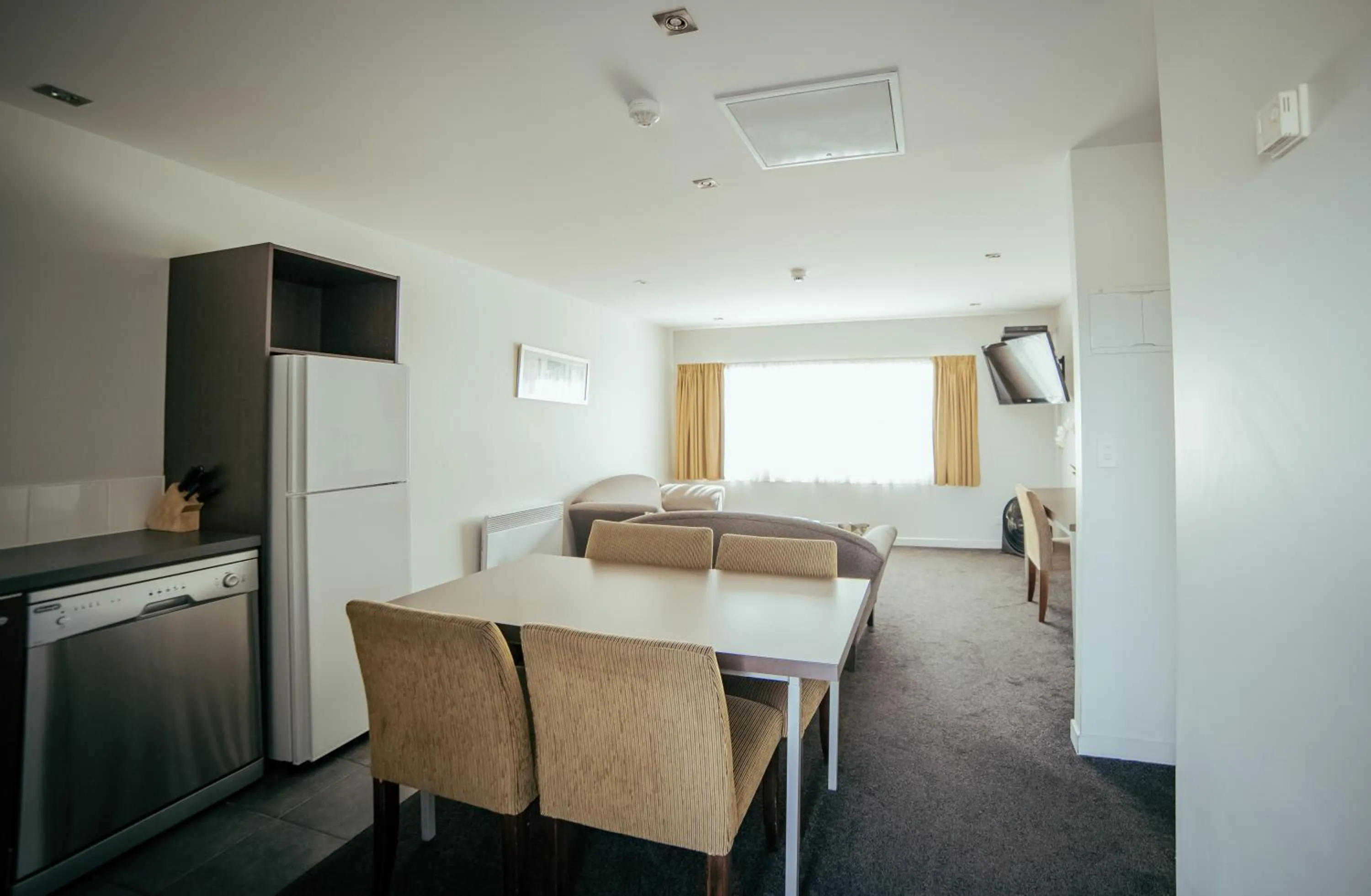 Dining area in Airport Delta Motel