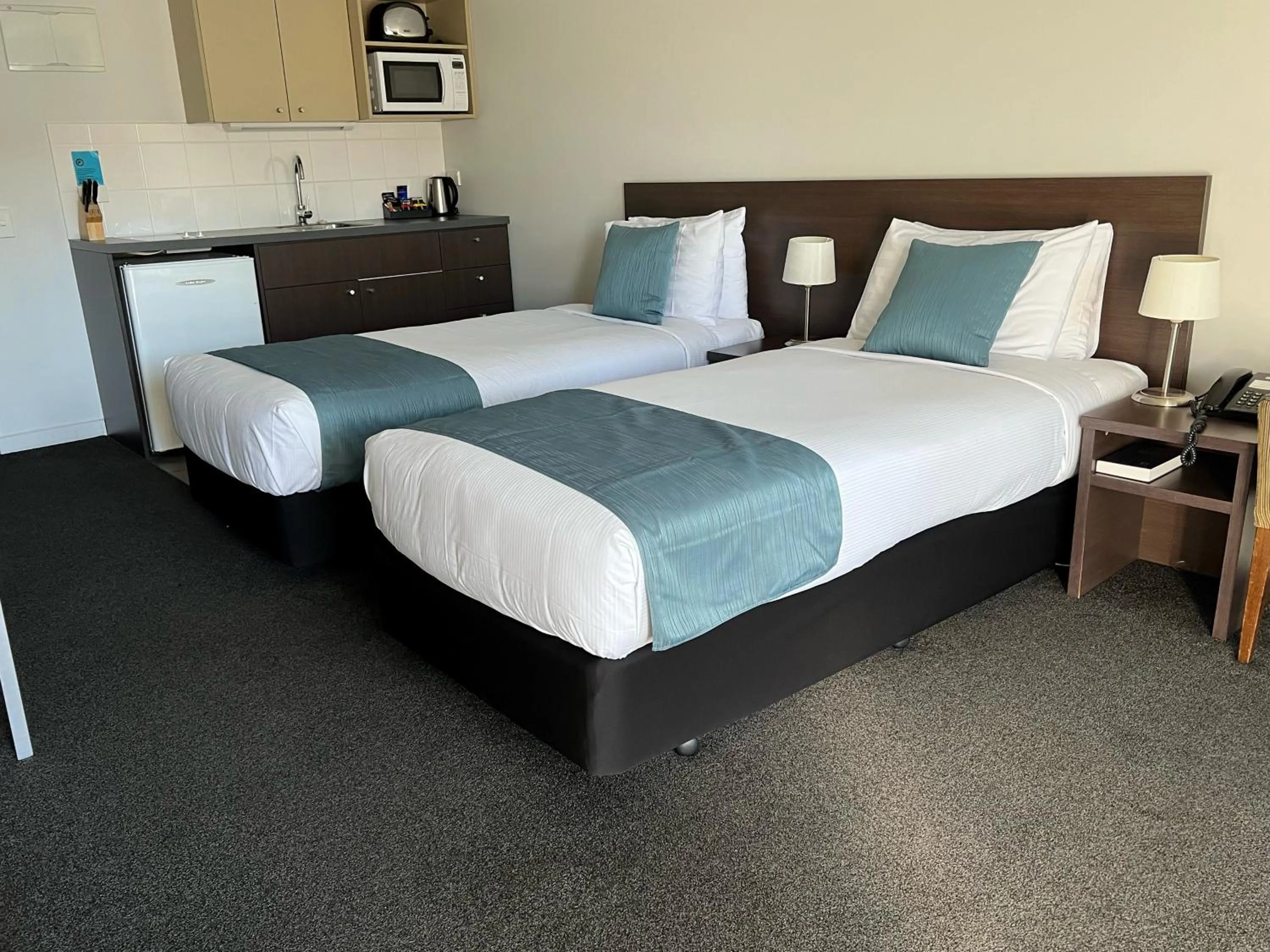 Bed in Airport Delta Motel